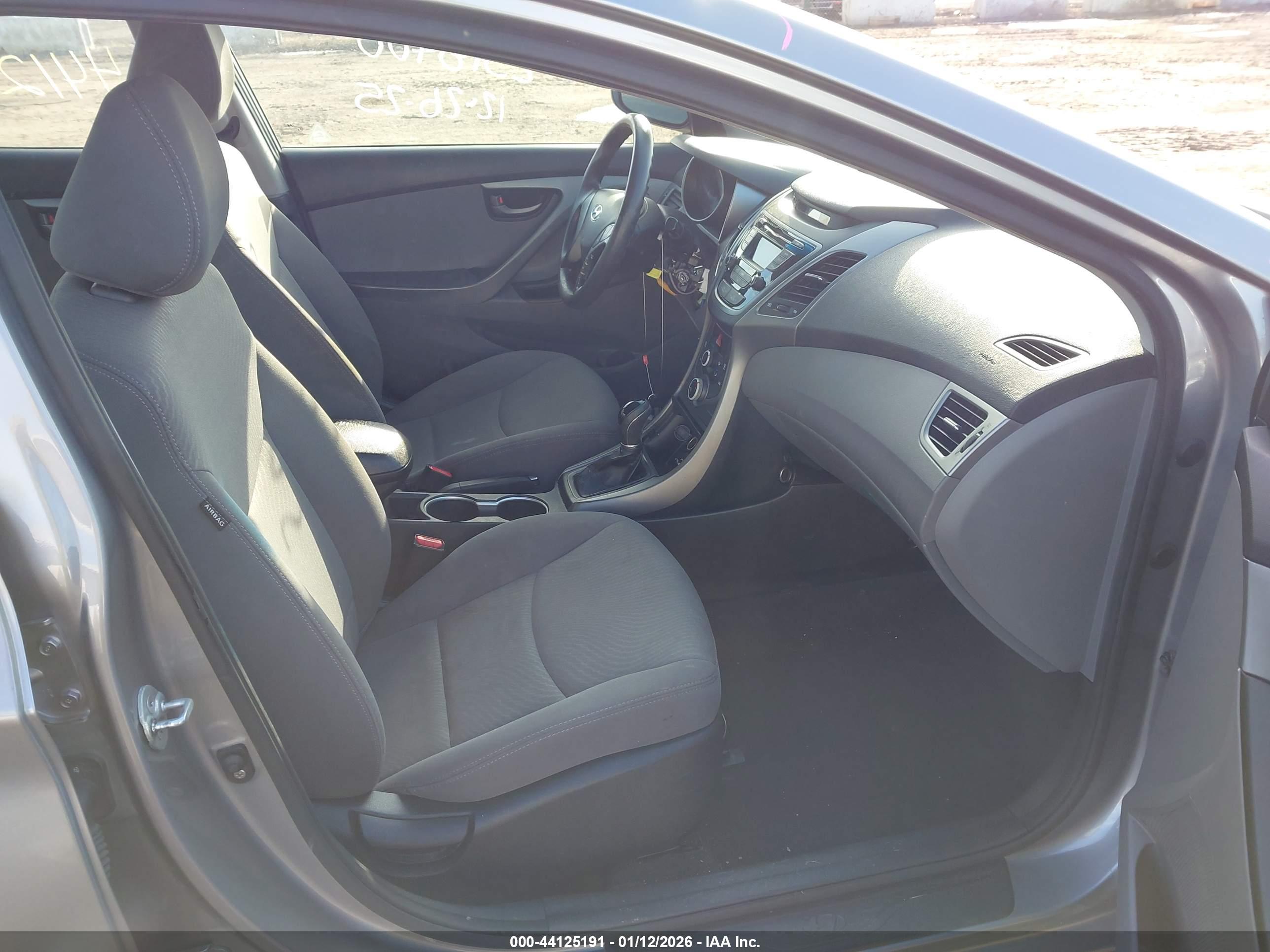 HYUNDAI ELANTRA image 5