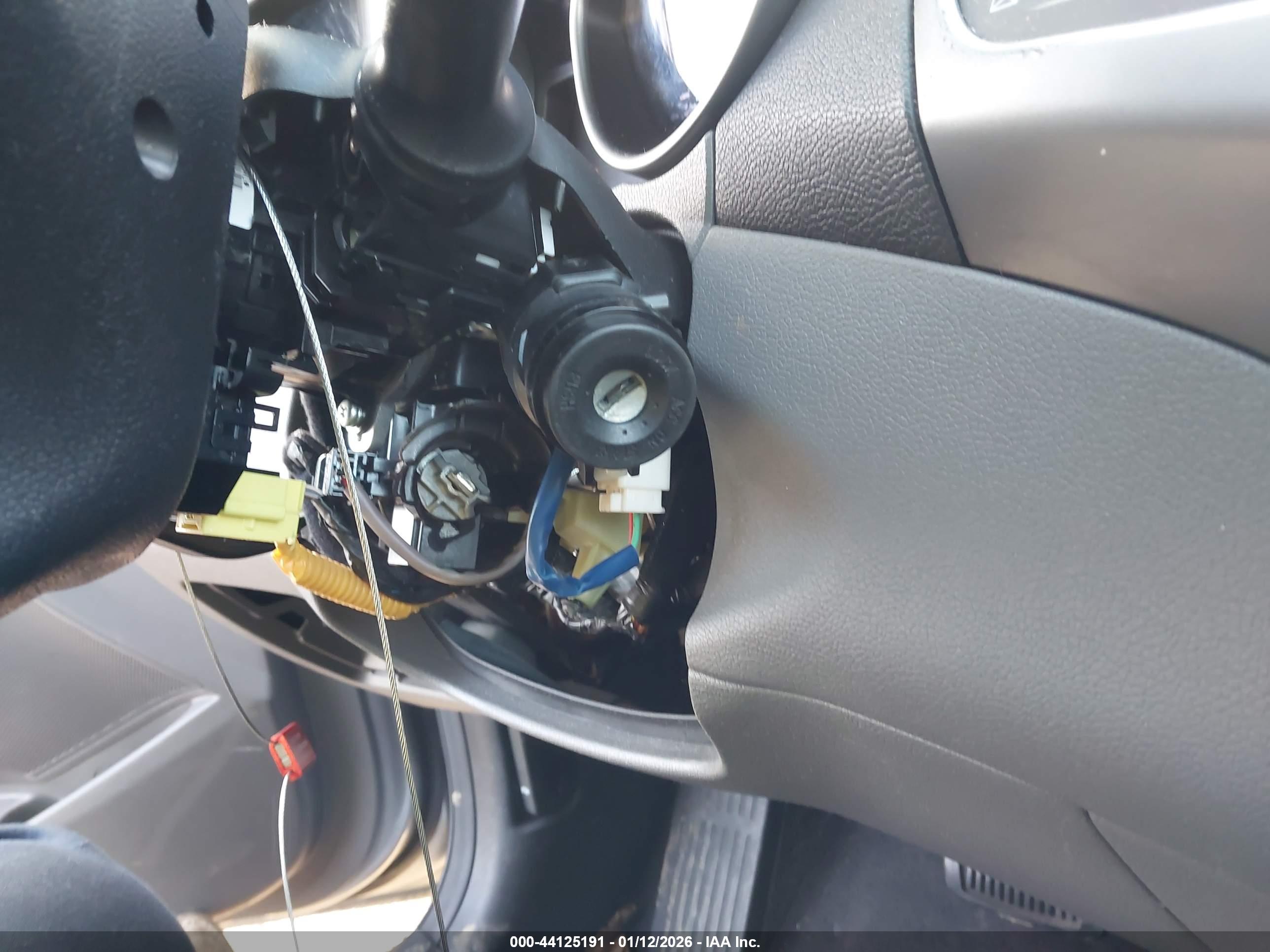 HYUNDAI ELANTRA image 6