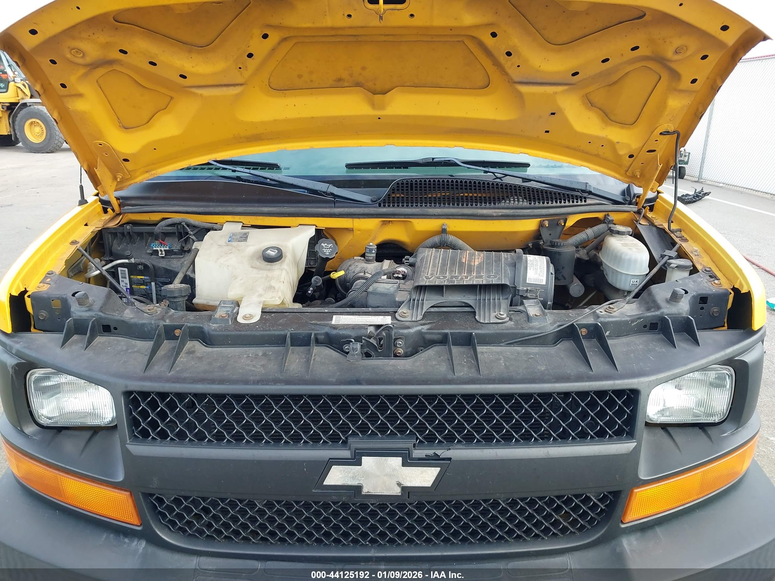 CHEVROLET EXPRESS image 10