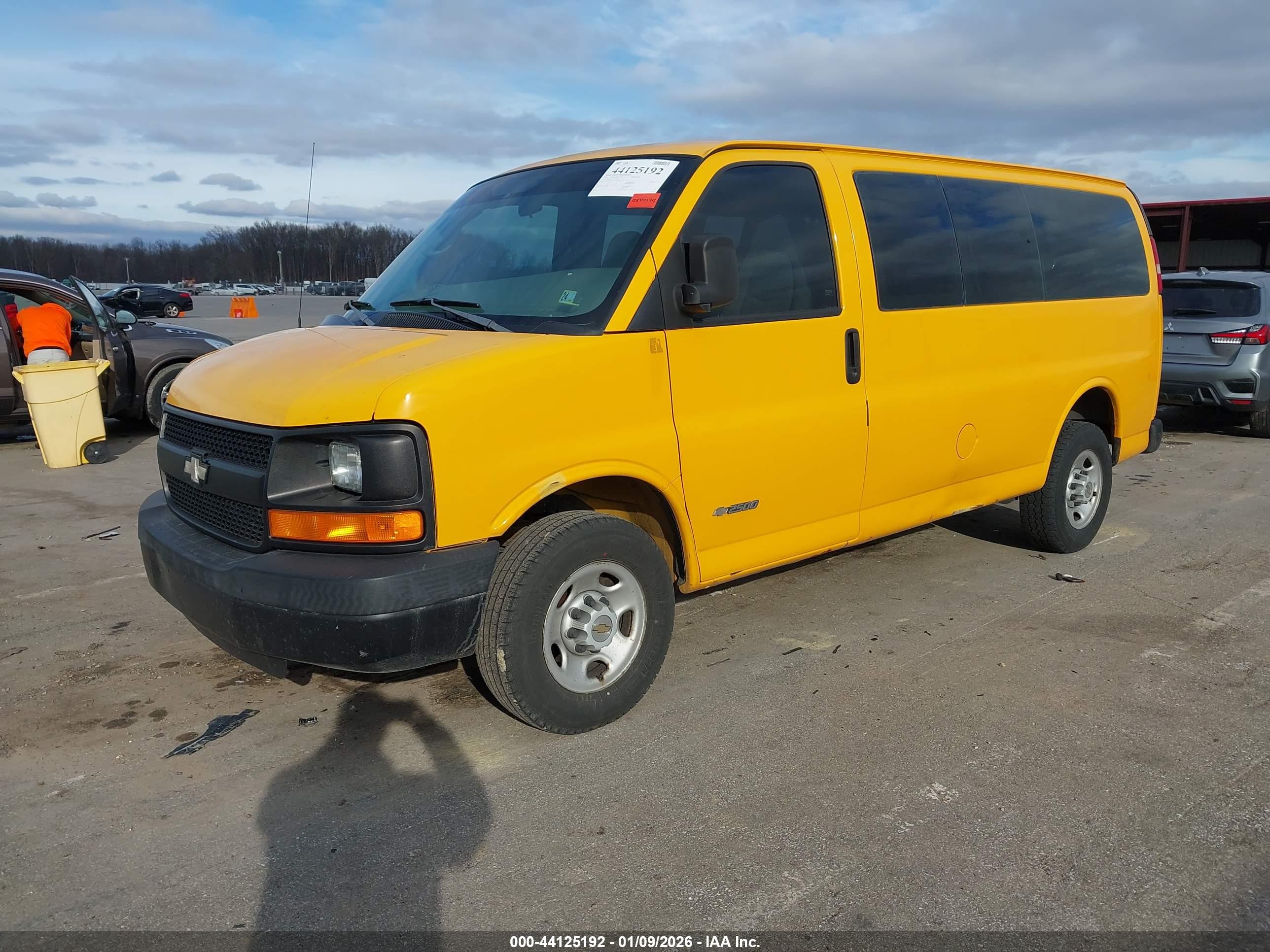 CHEVROLET EXPRESS image 2