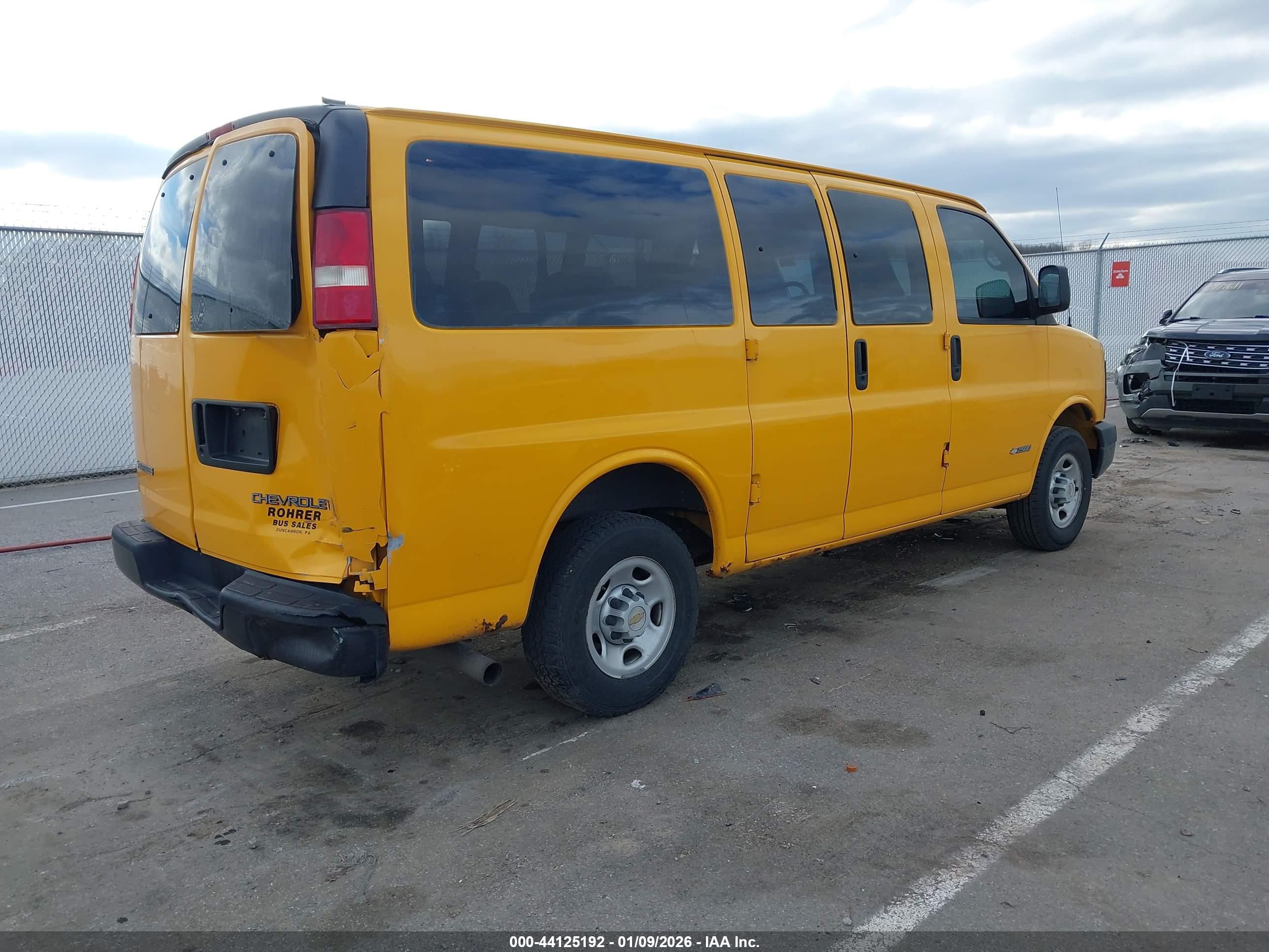 CHEVROLET EXPRESS image 4