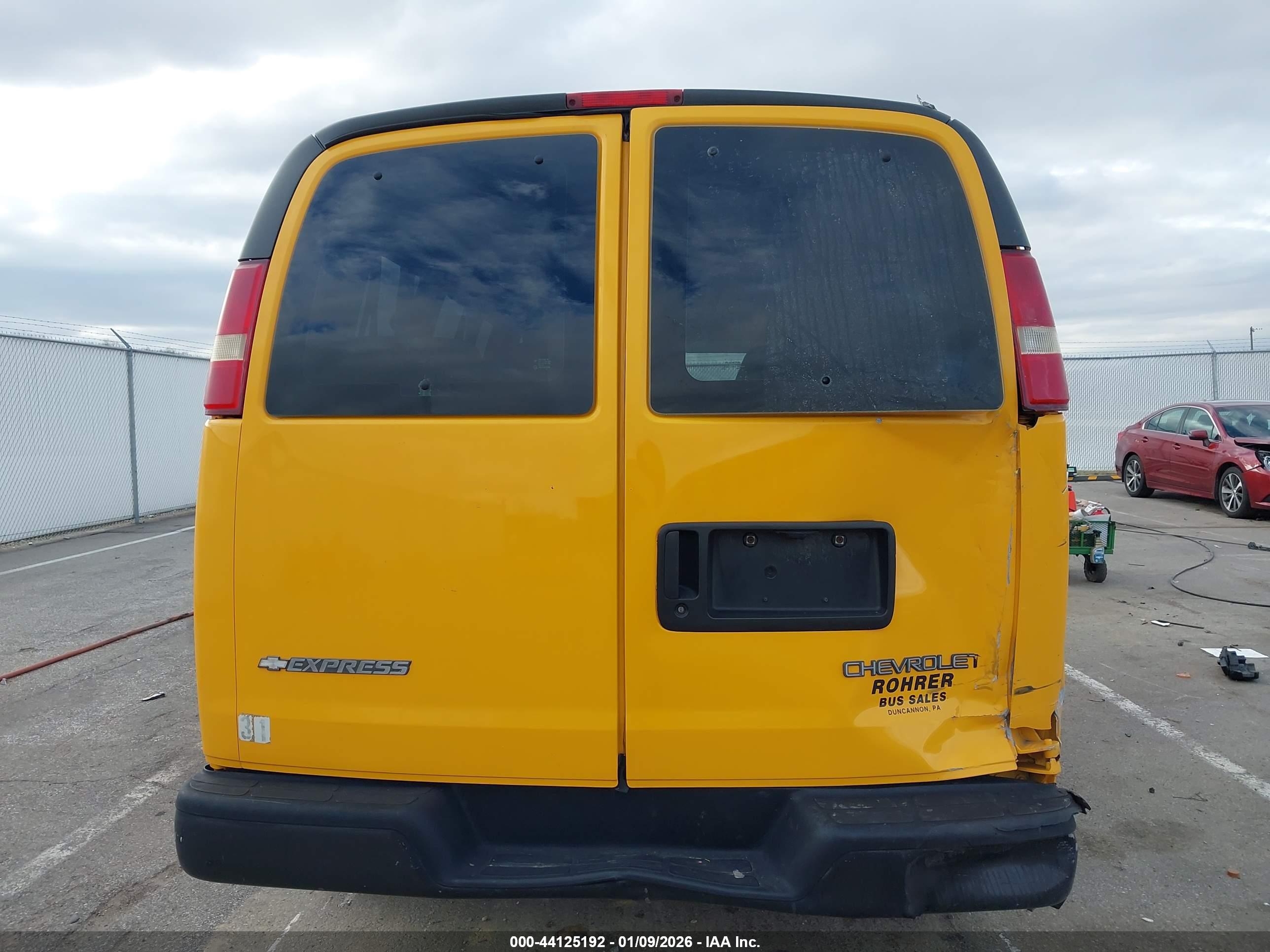 CHEVROLET EXPRESS image 6