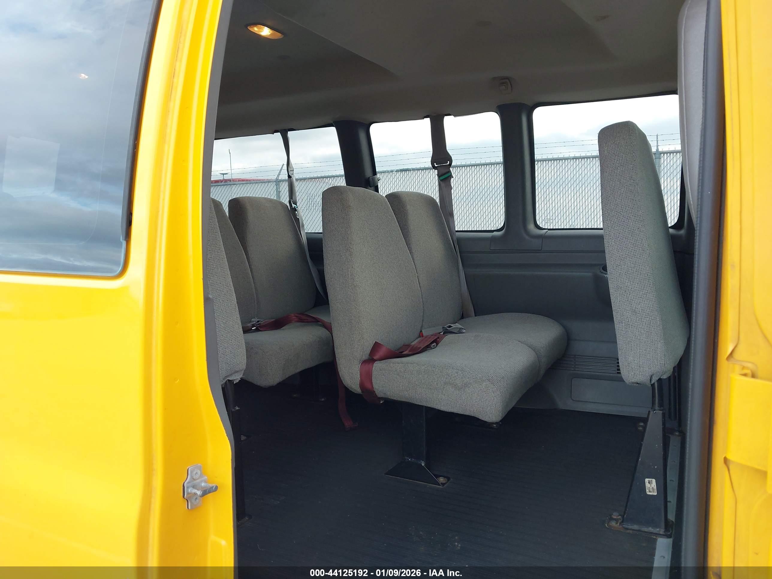 CHEVROLET EXPRESS image 8