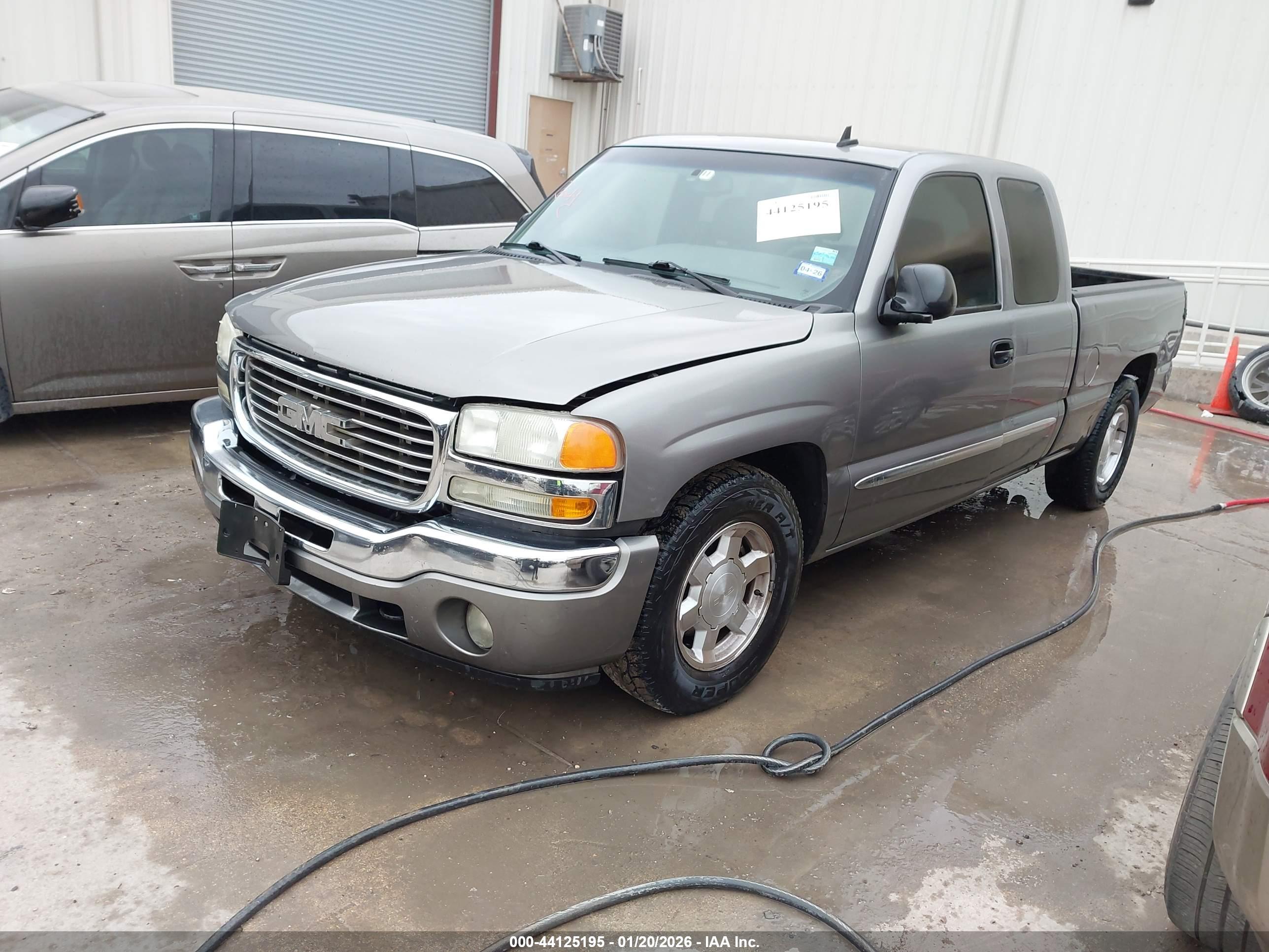 GMC SIERRA image 2