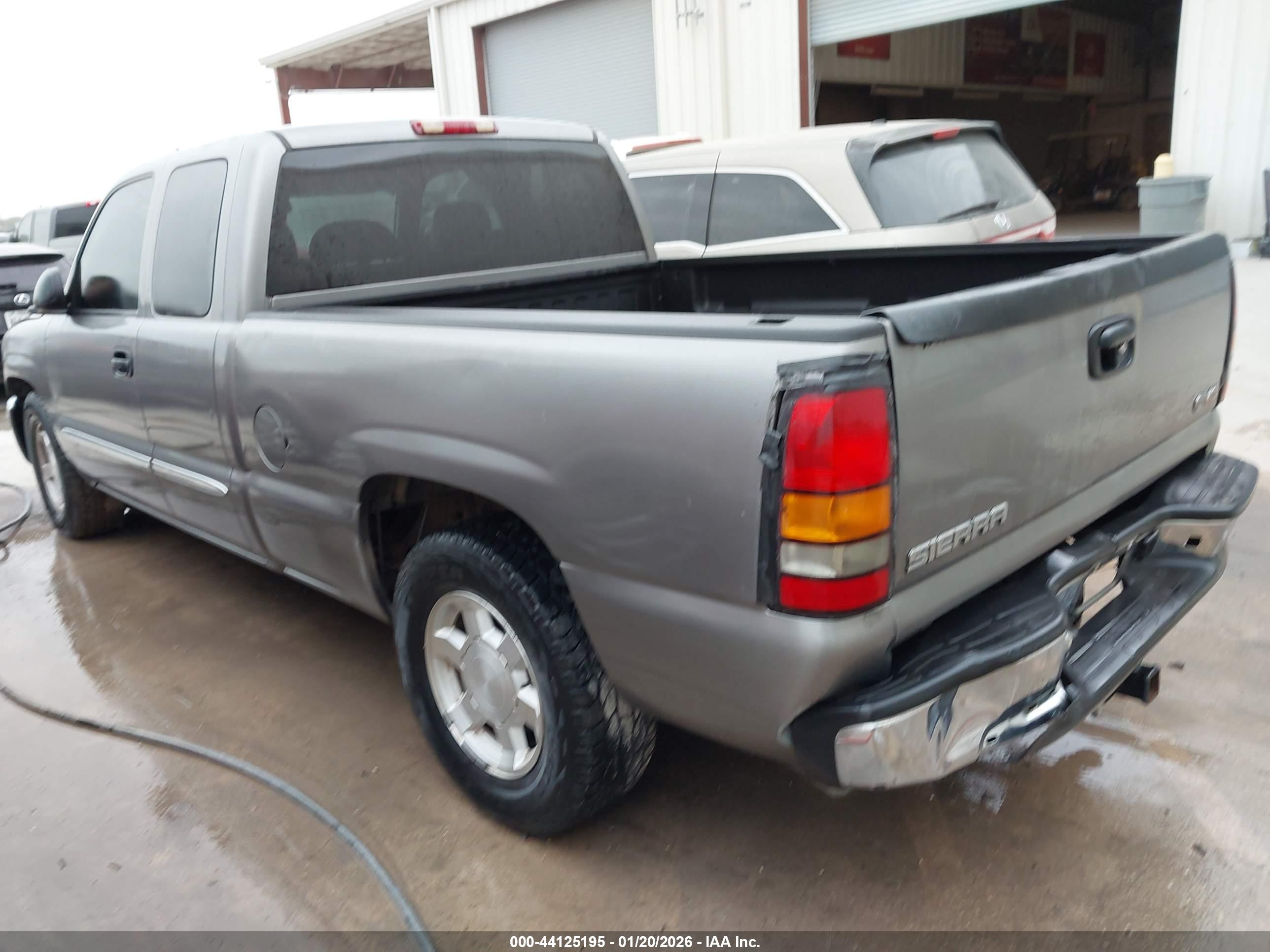 GMC SIERRA image 3