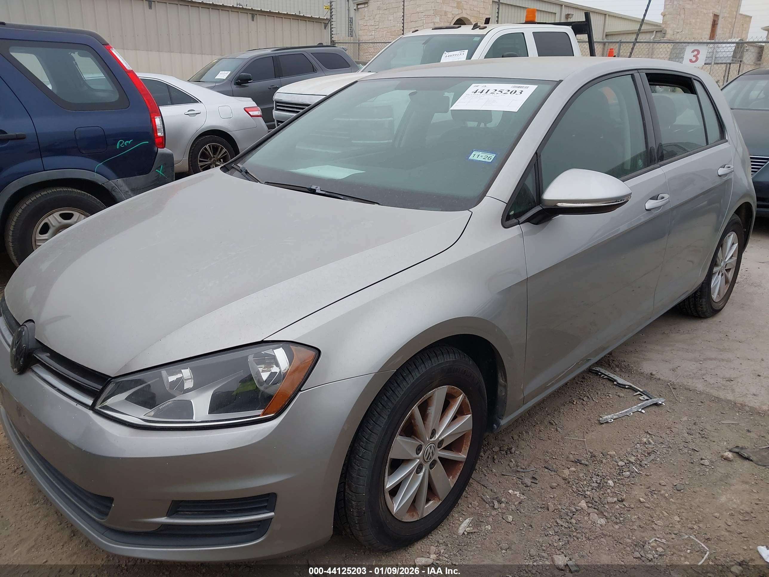 VOLKSWAGEN GOLF image 2