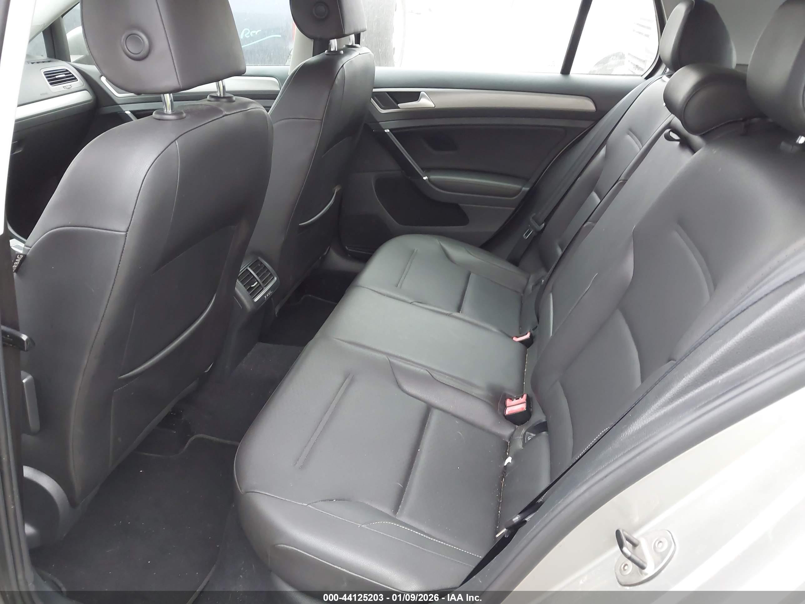 VOLKSWAGEN GOLF image 8