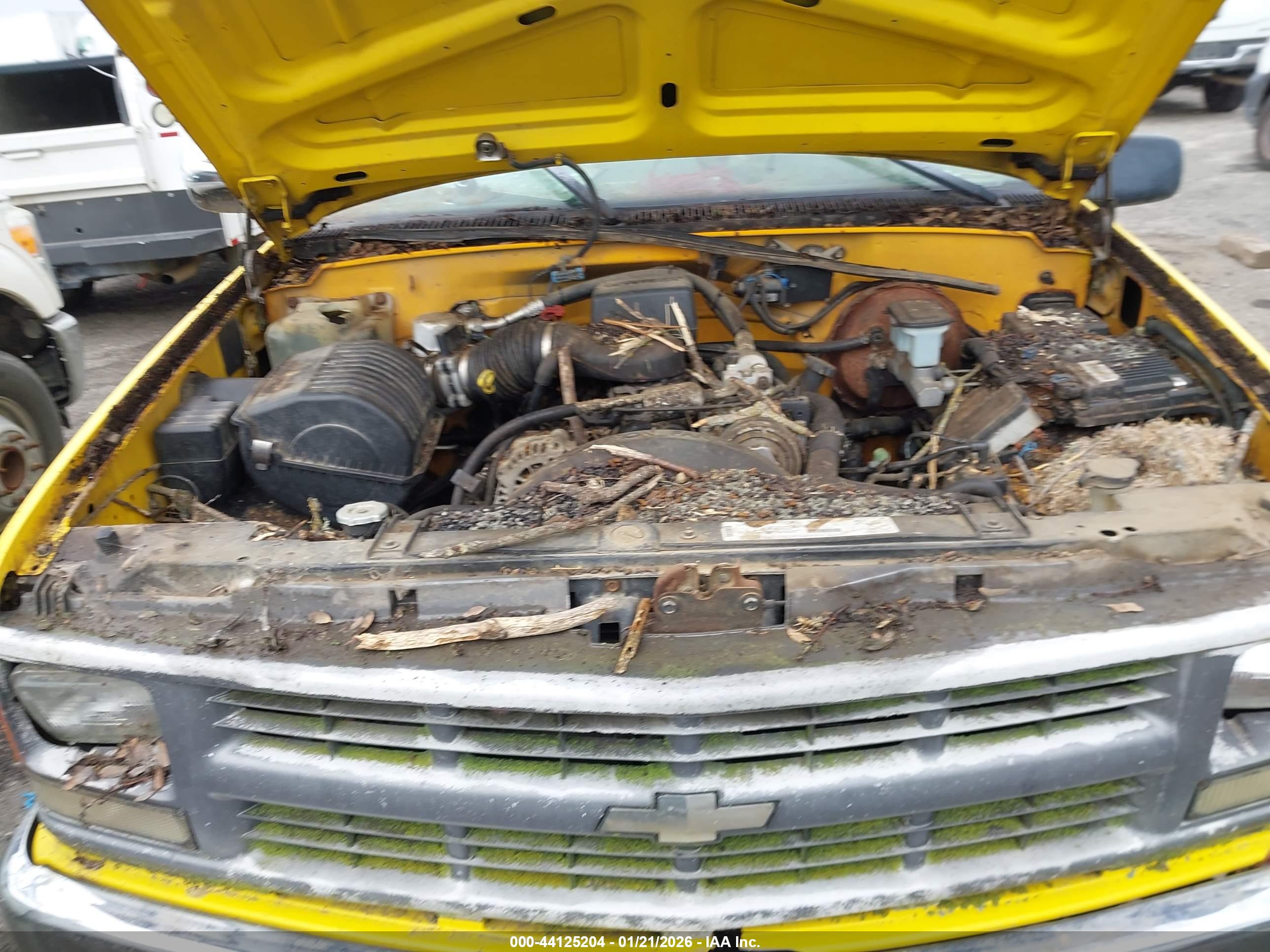 CHEVROLET C2500 image 10