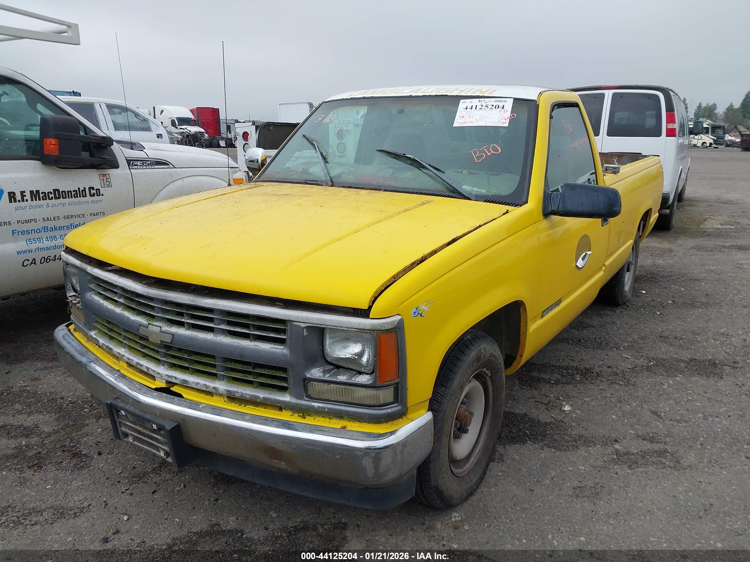 CHEVROLET C2500 image 2
