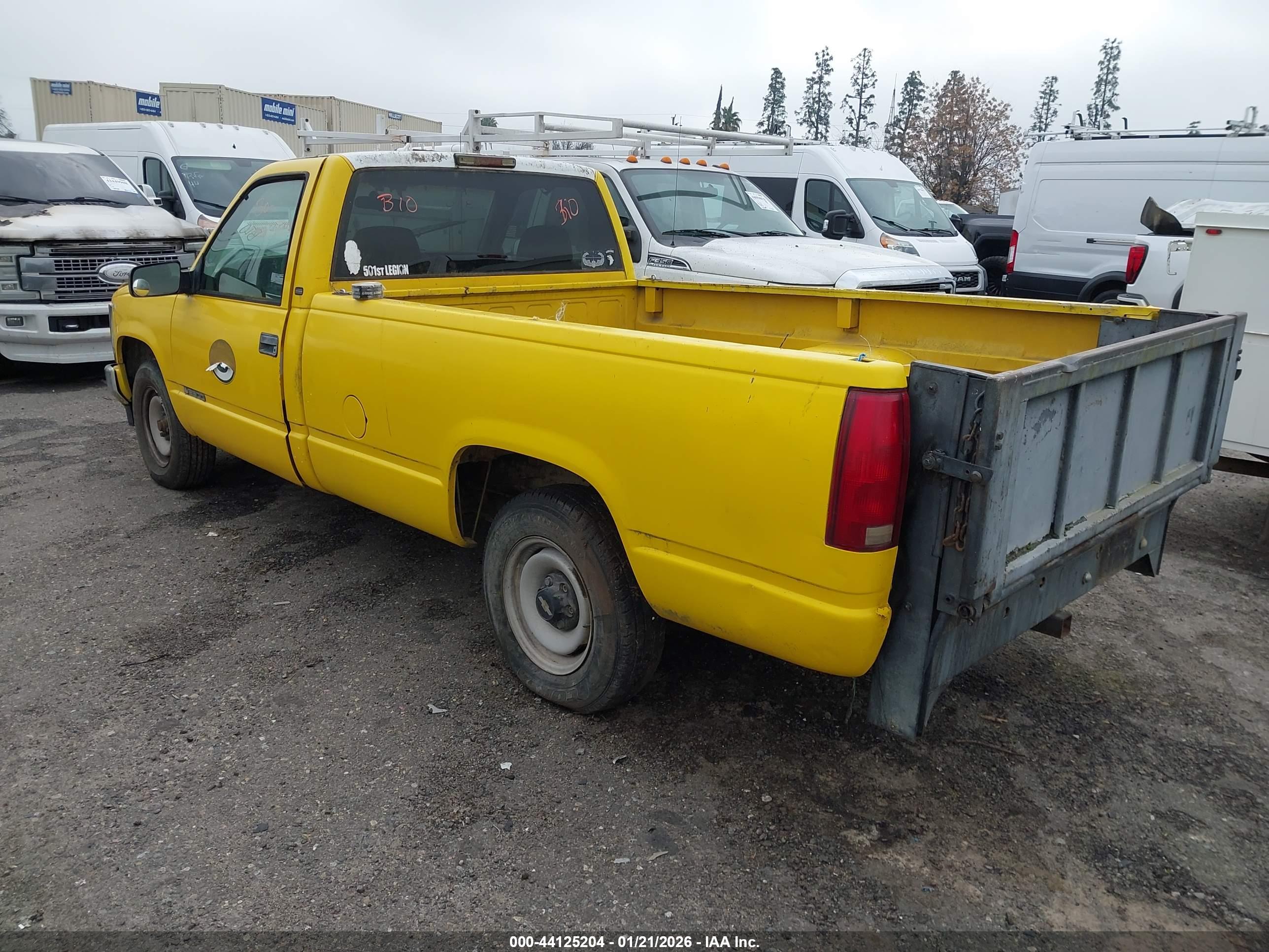 CHEVROLET C2500 image 3