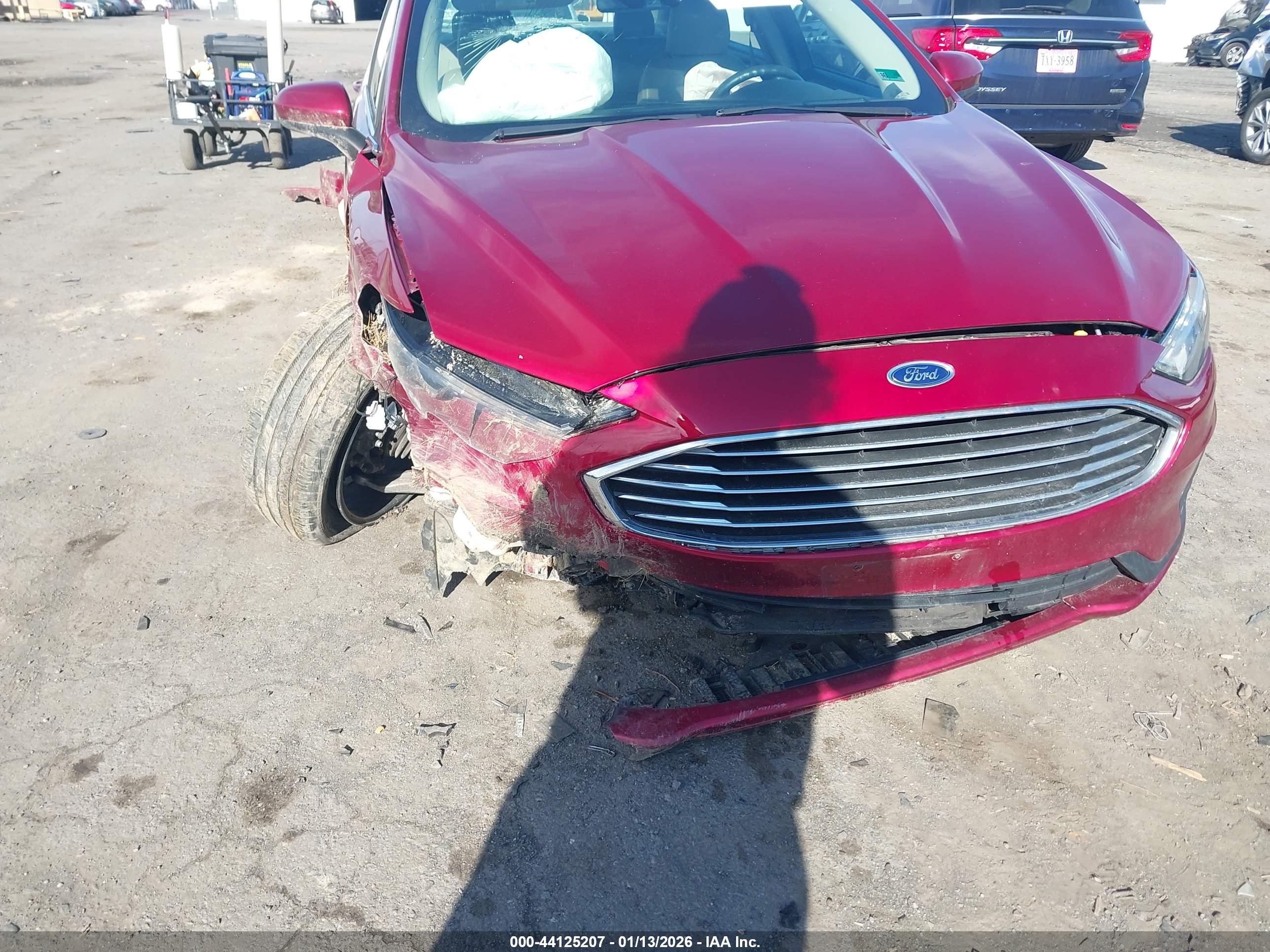 FORD FUSION image 6
