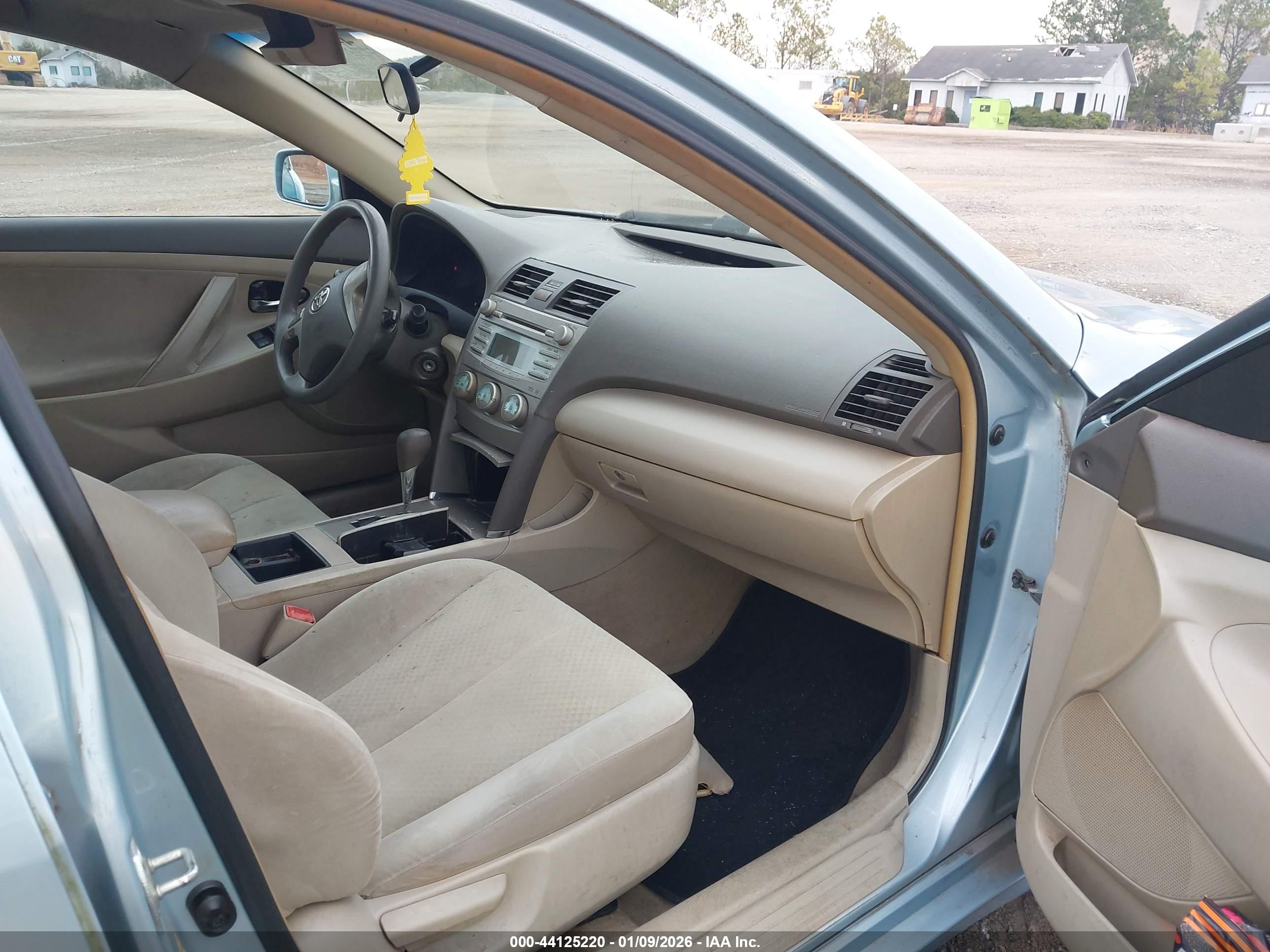 TOYOTA CAMRY image 5
