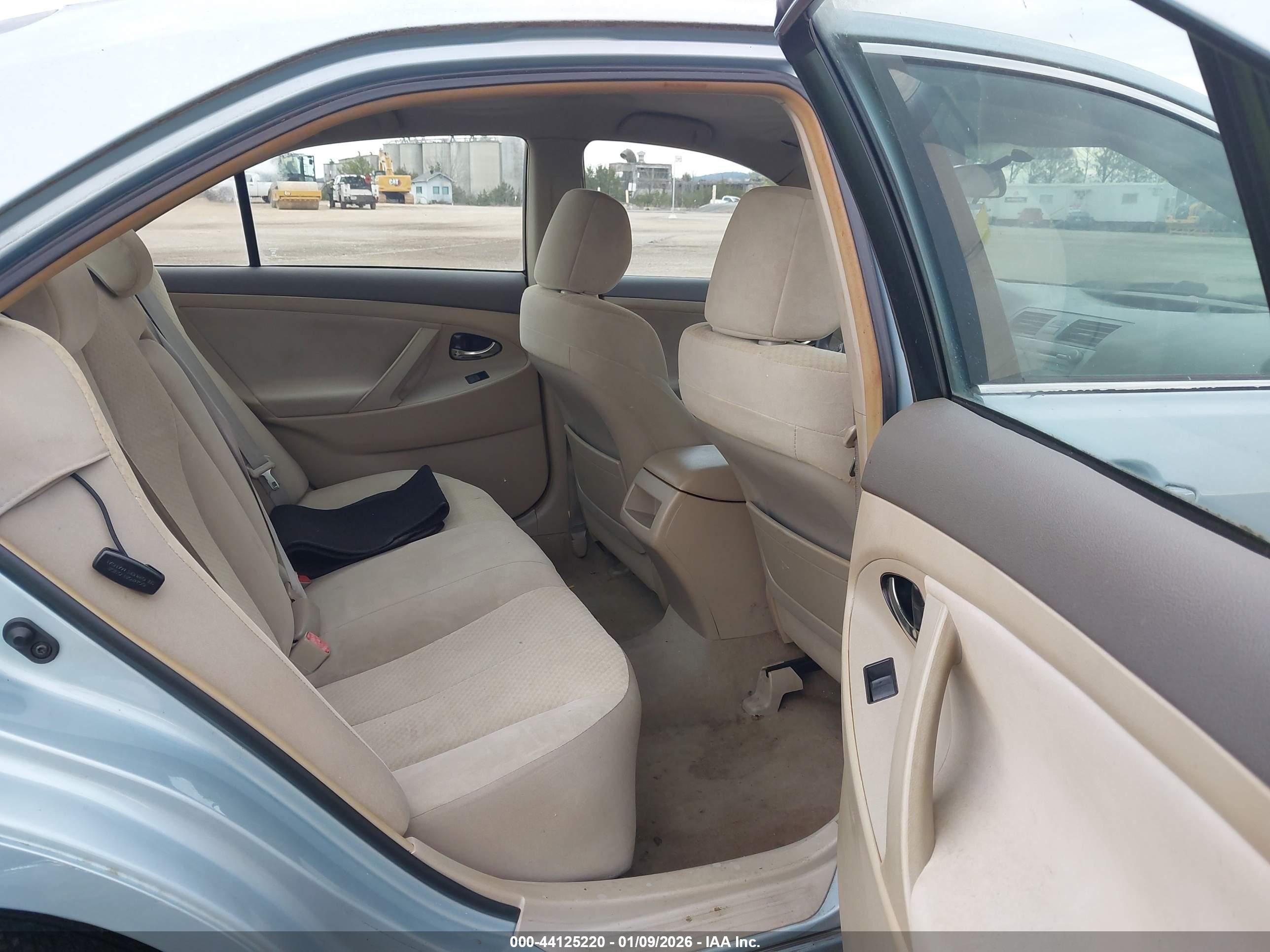 TOYOTA CAMRY image 8