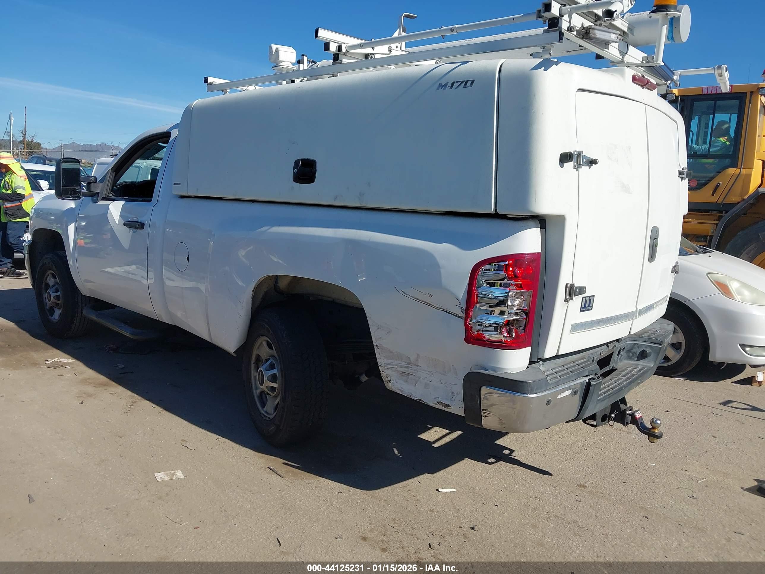 CHEVROLET SILVERADO image 3