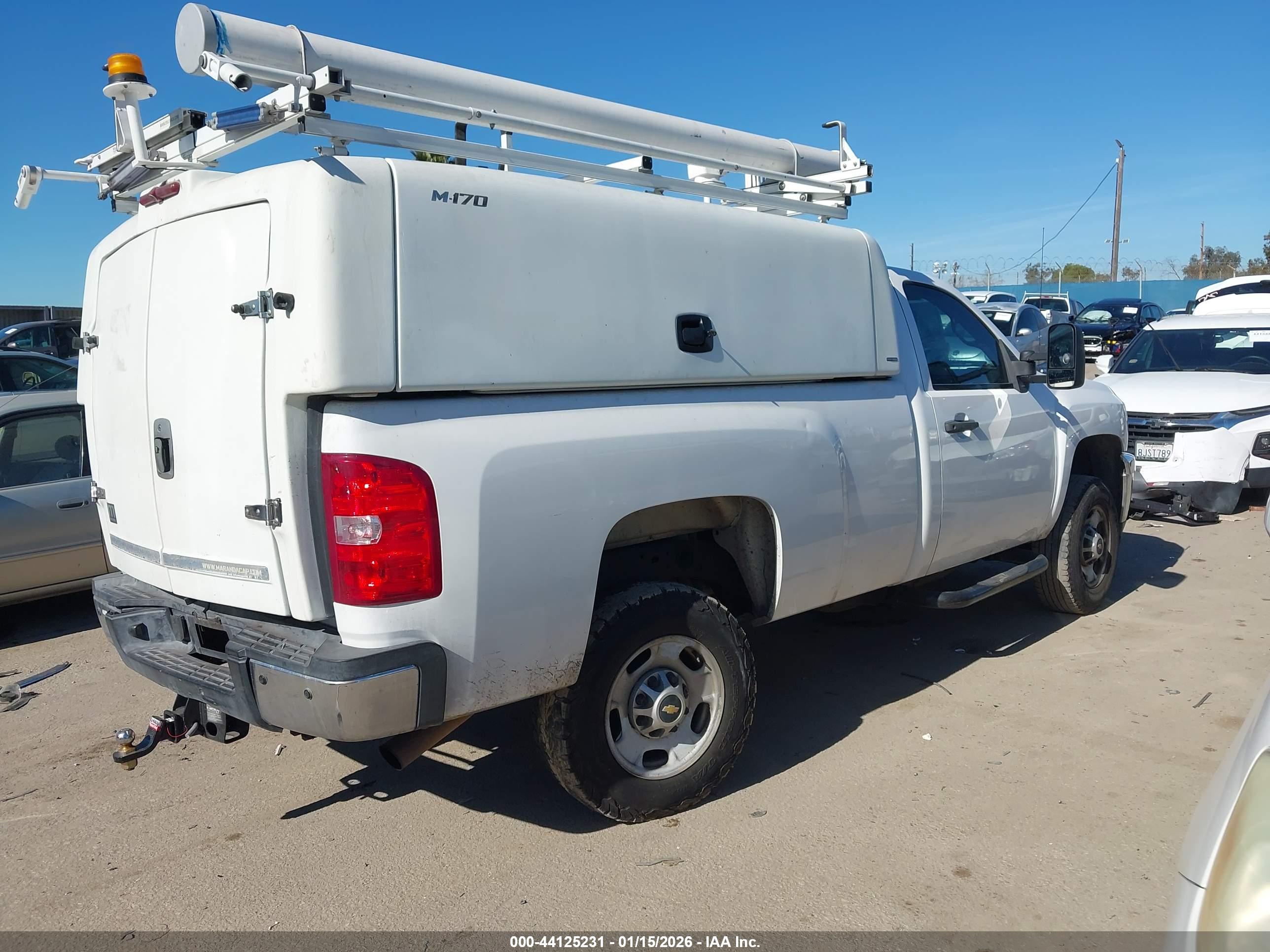 CHEVROLET SILVERADO image 4