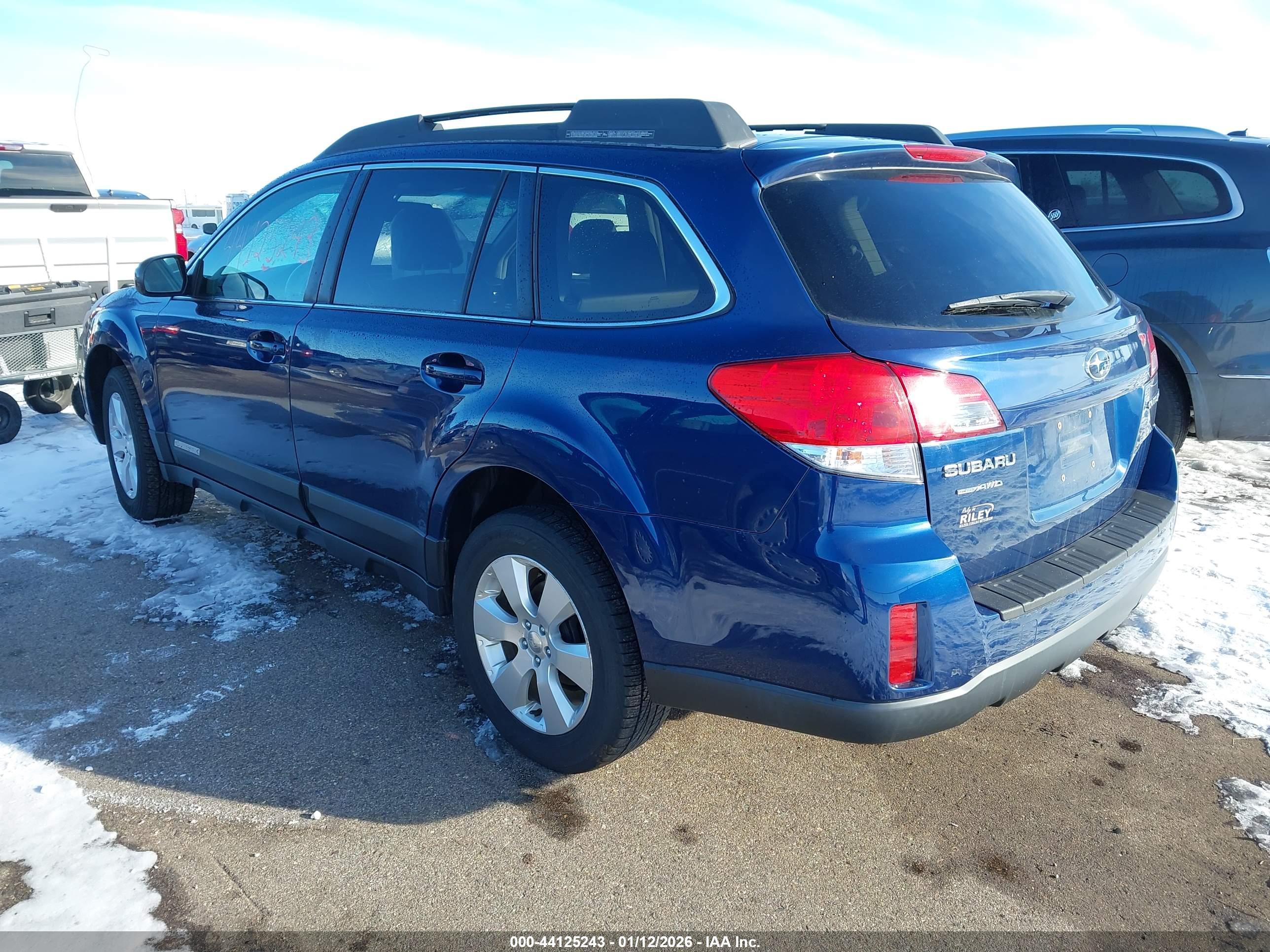 SUBARU OUTBACK image 3