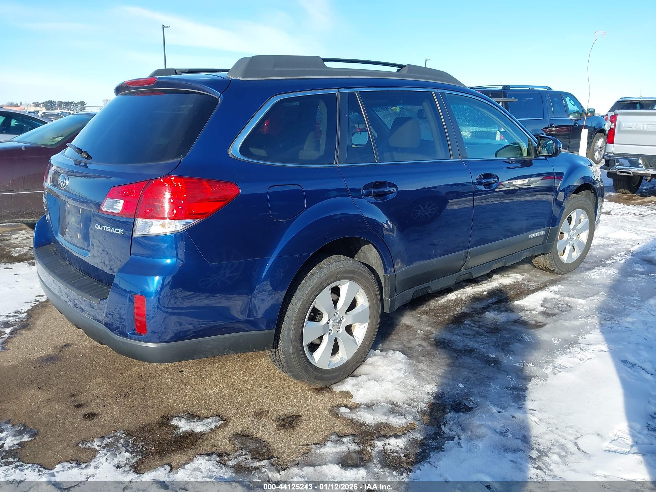 SUBARU OUTBACK image 4
