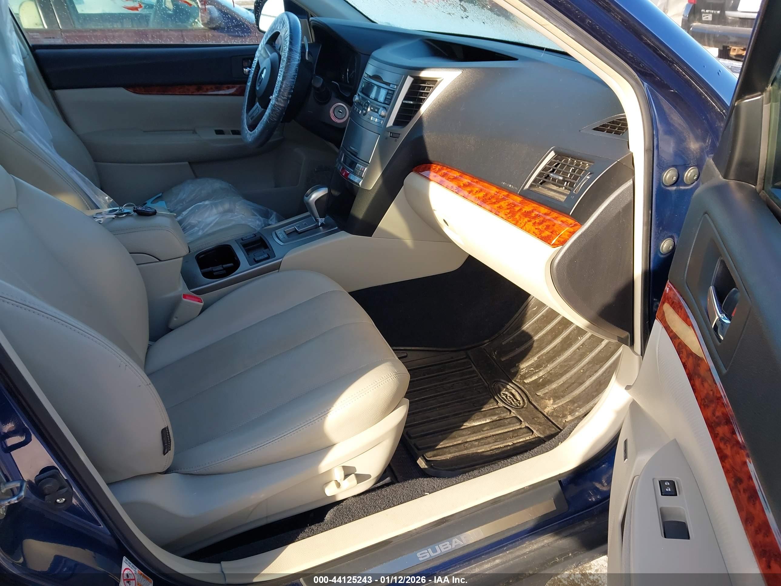 SUBARU OUTBACK image 5