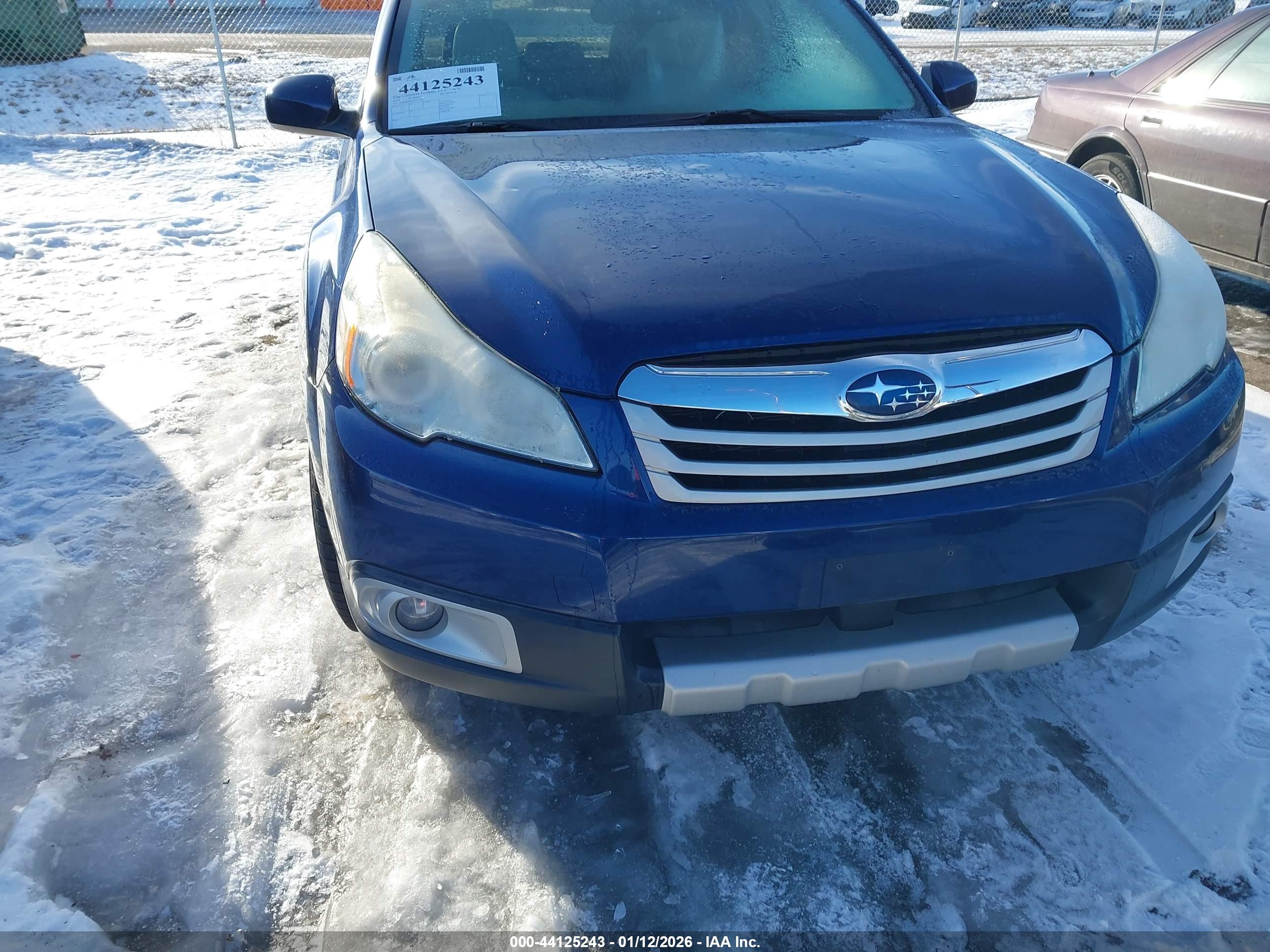 SUBARU OUTBACK image 6
