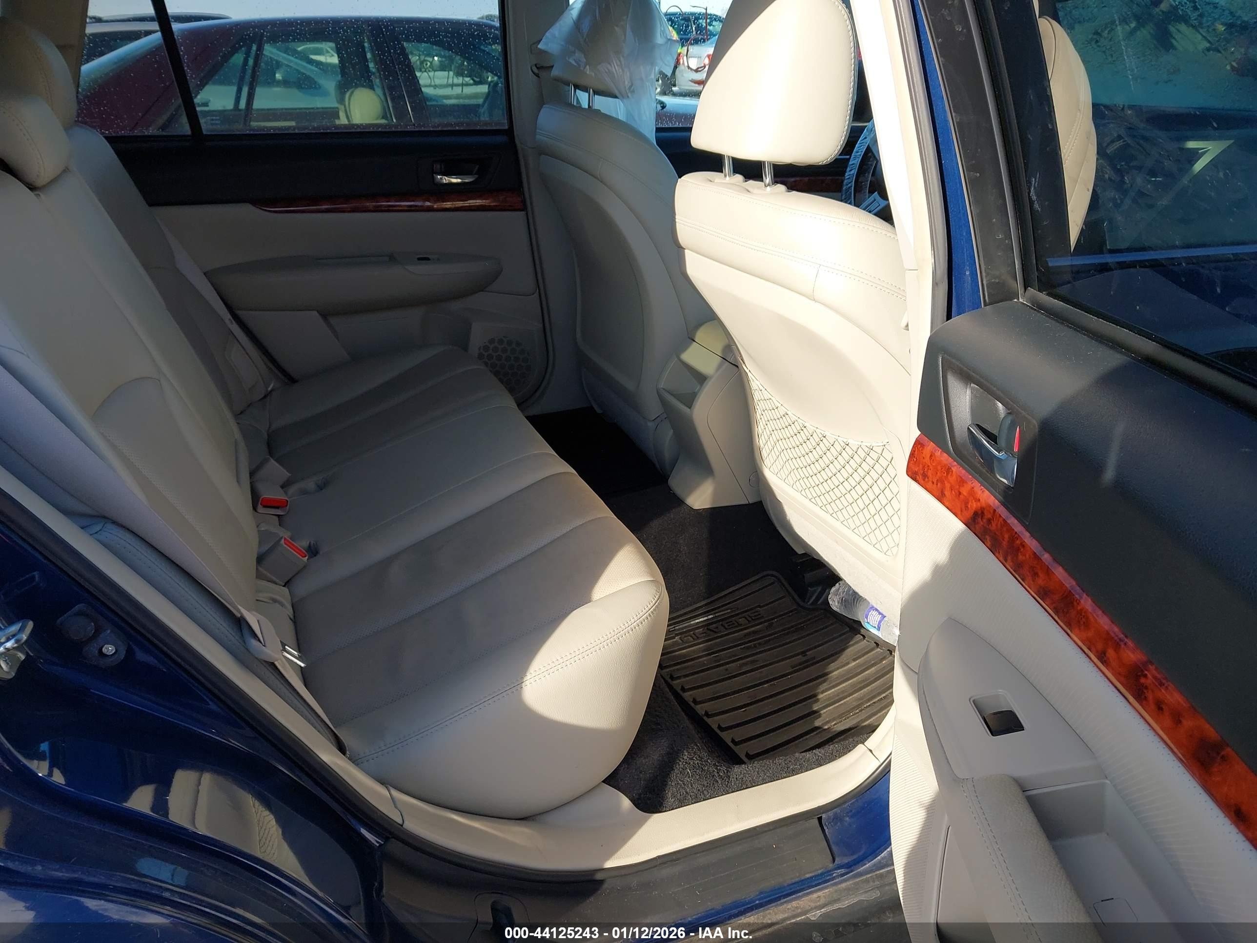 SUBARU OUTBACK image 8