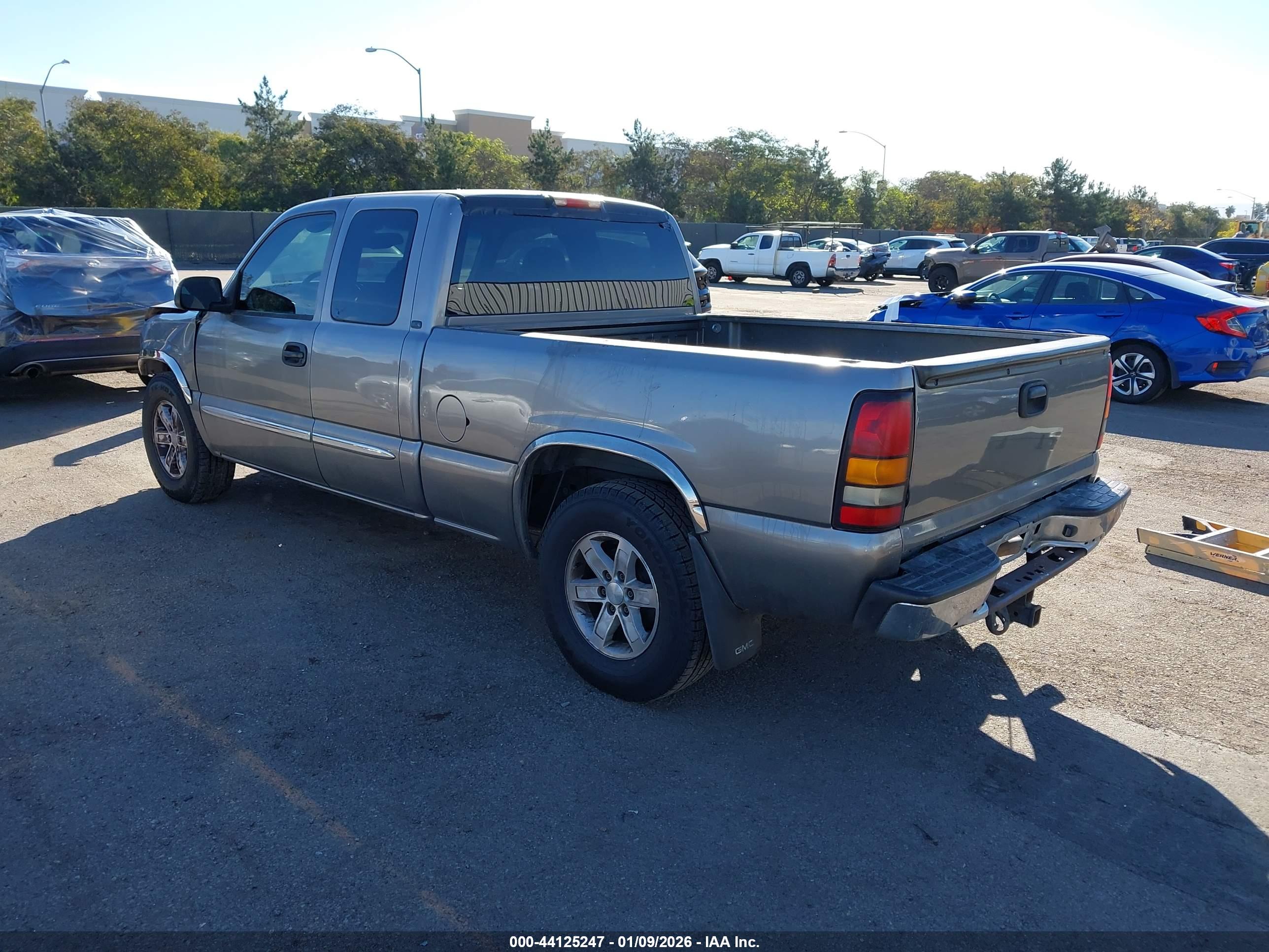 GMC SIERRA image 3