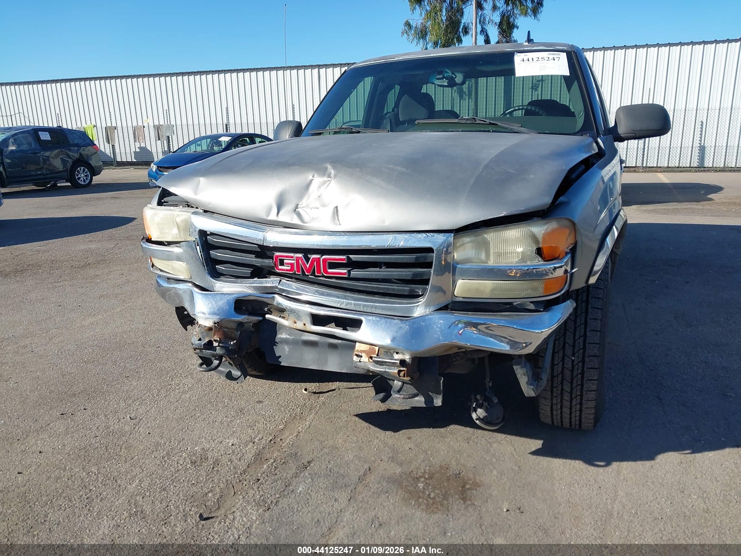 GMC SIERRA image 6