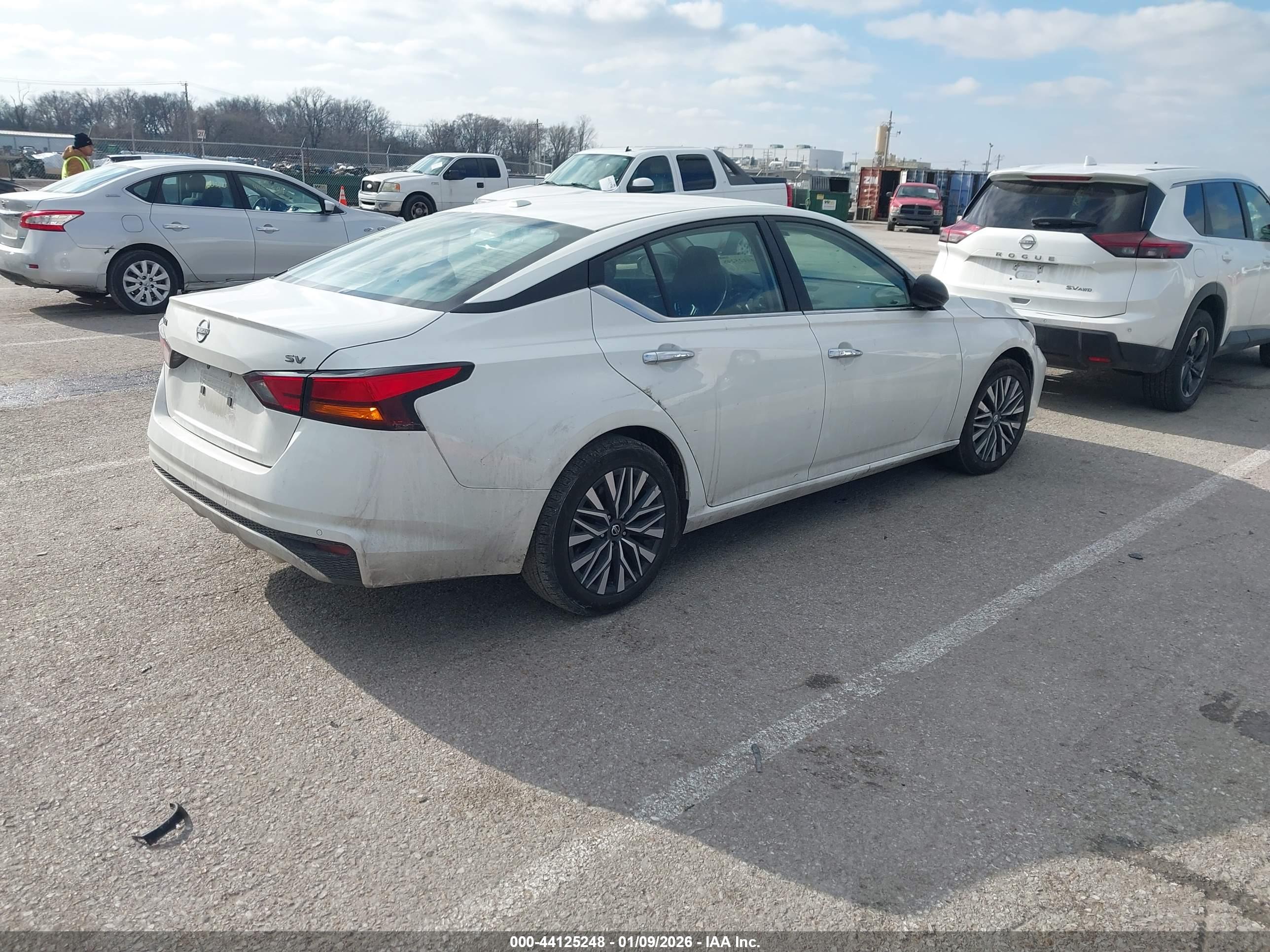 NISSAN ALTIMA image 4