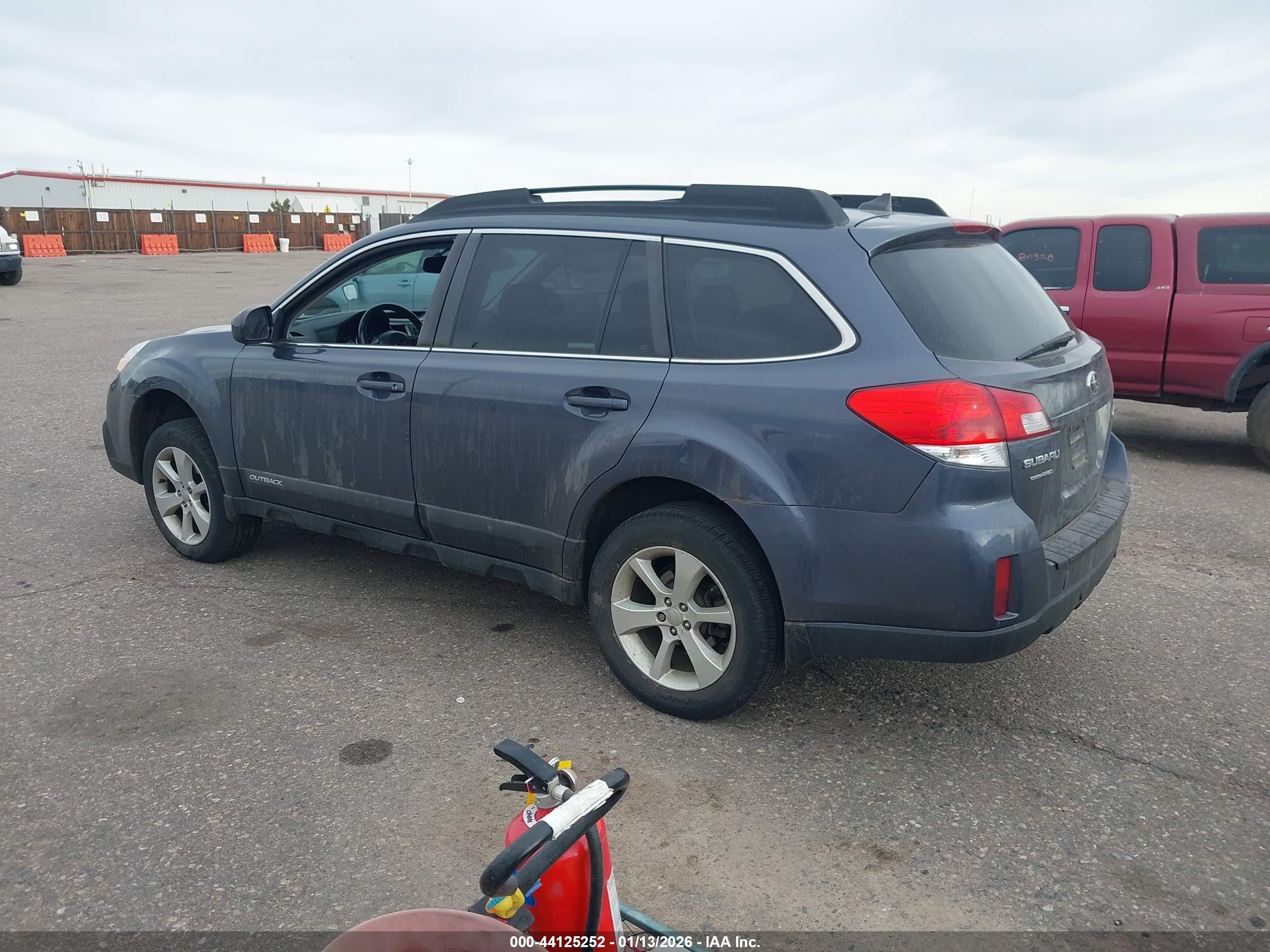 SUBARU OUTBACK image 3