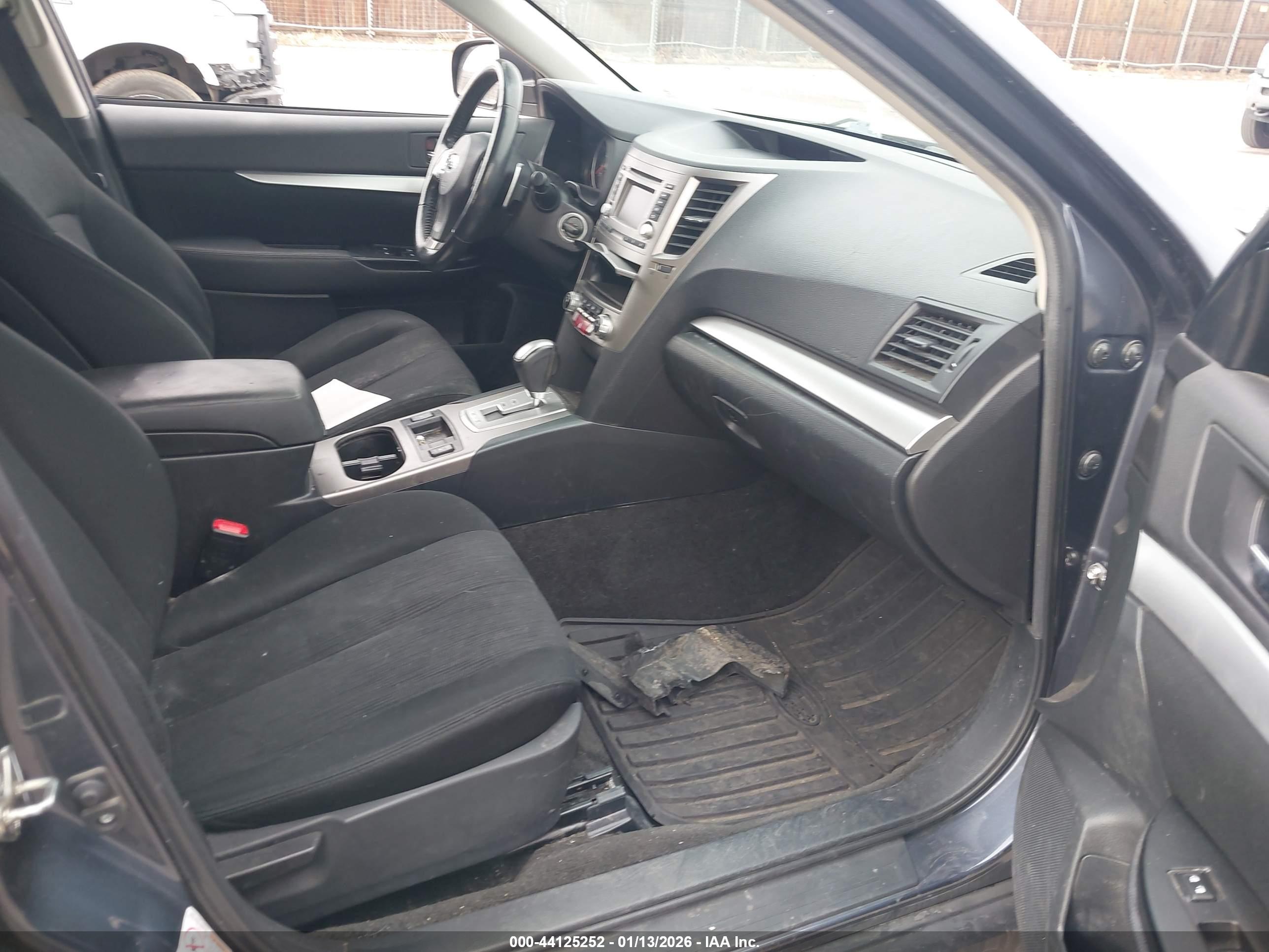 SUBARU OUTBACK image 5