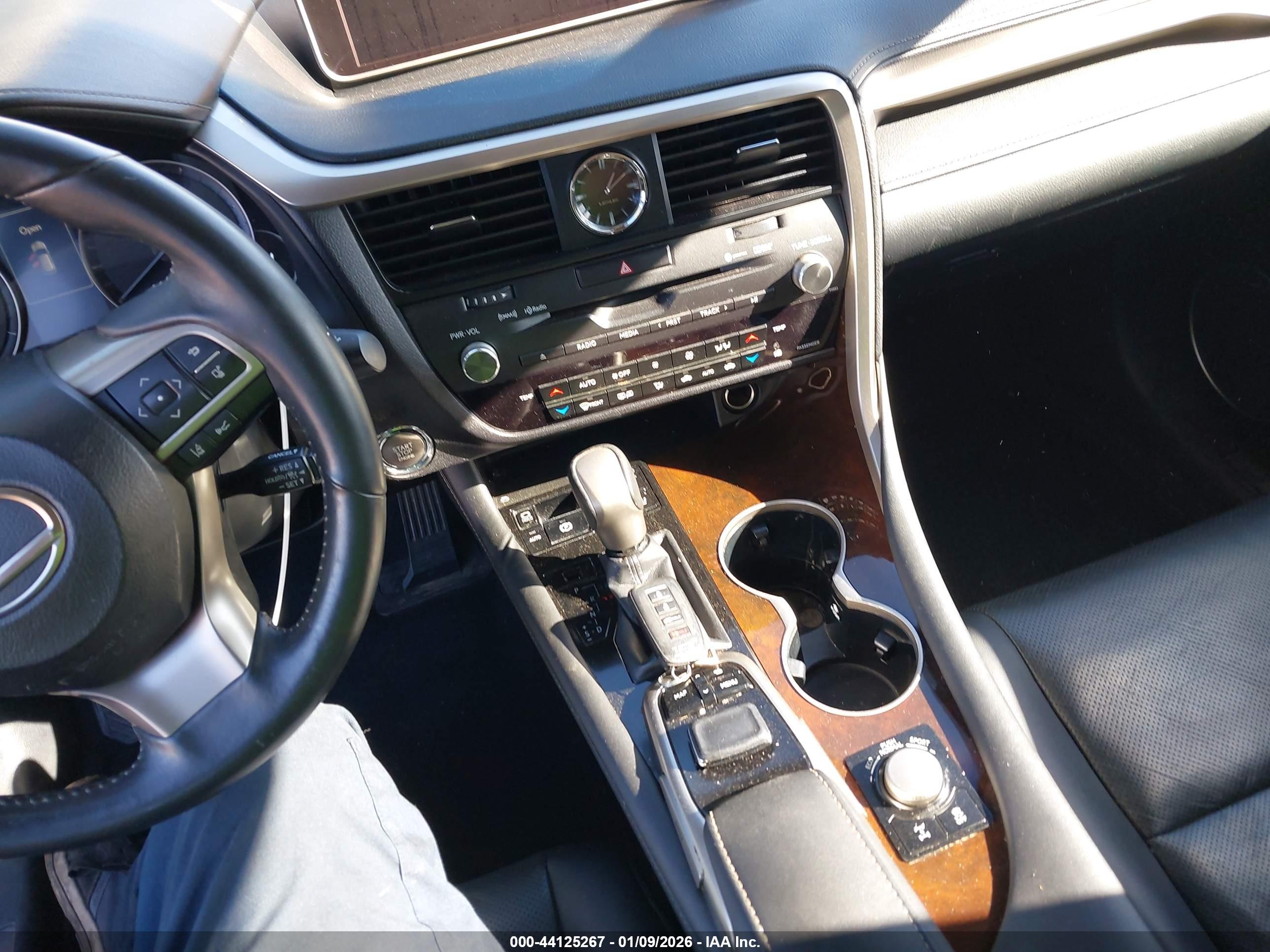 LEXUS RX image 11