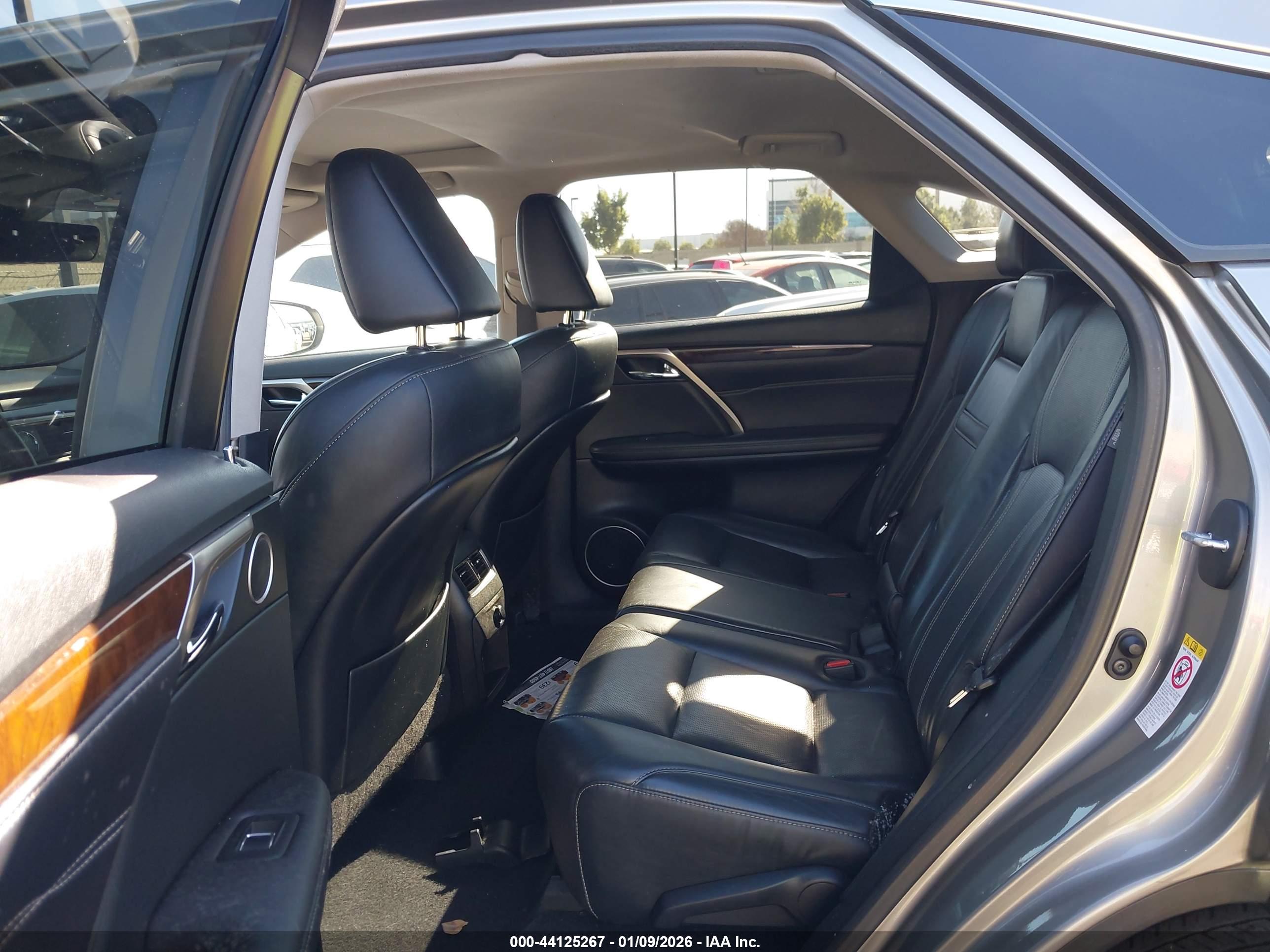 LEXUS RX image 8