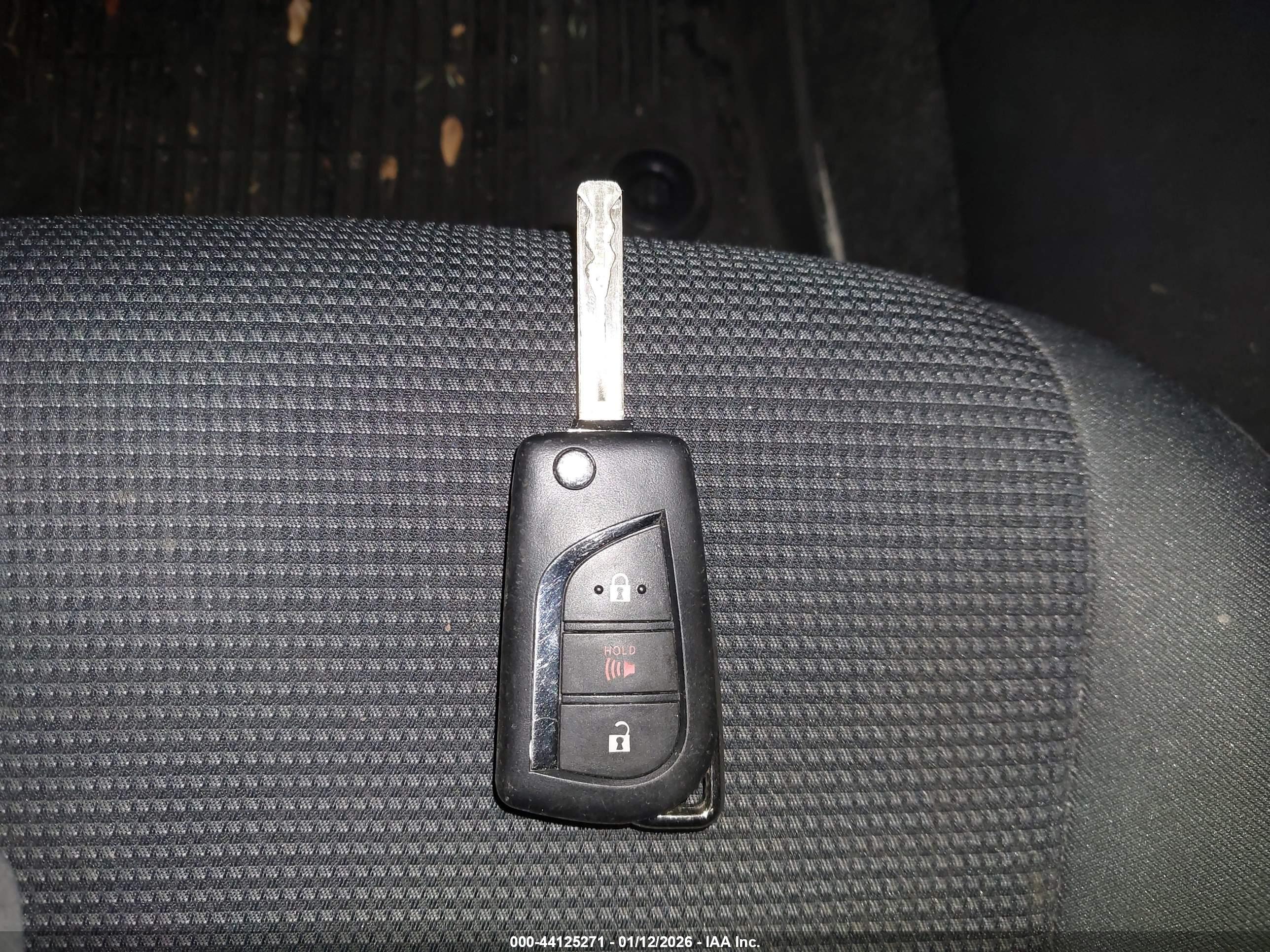 TOYOTA RAV4 image 11