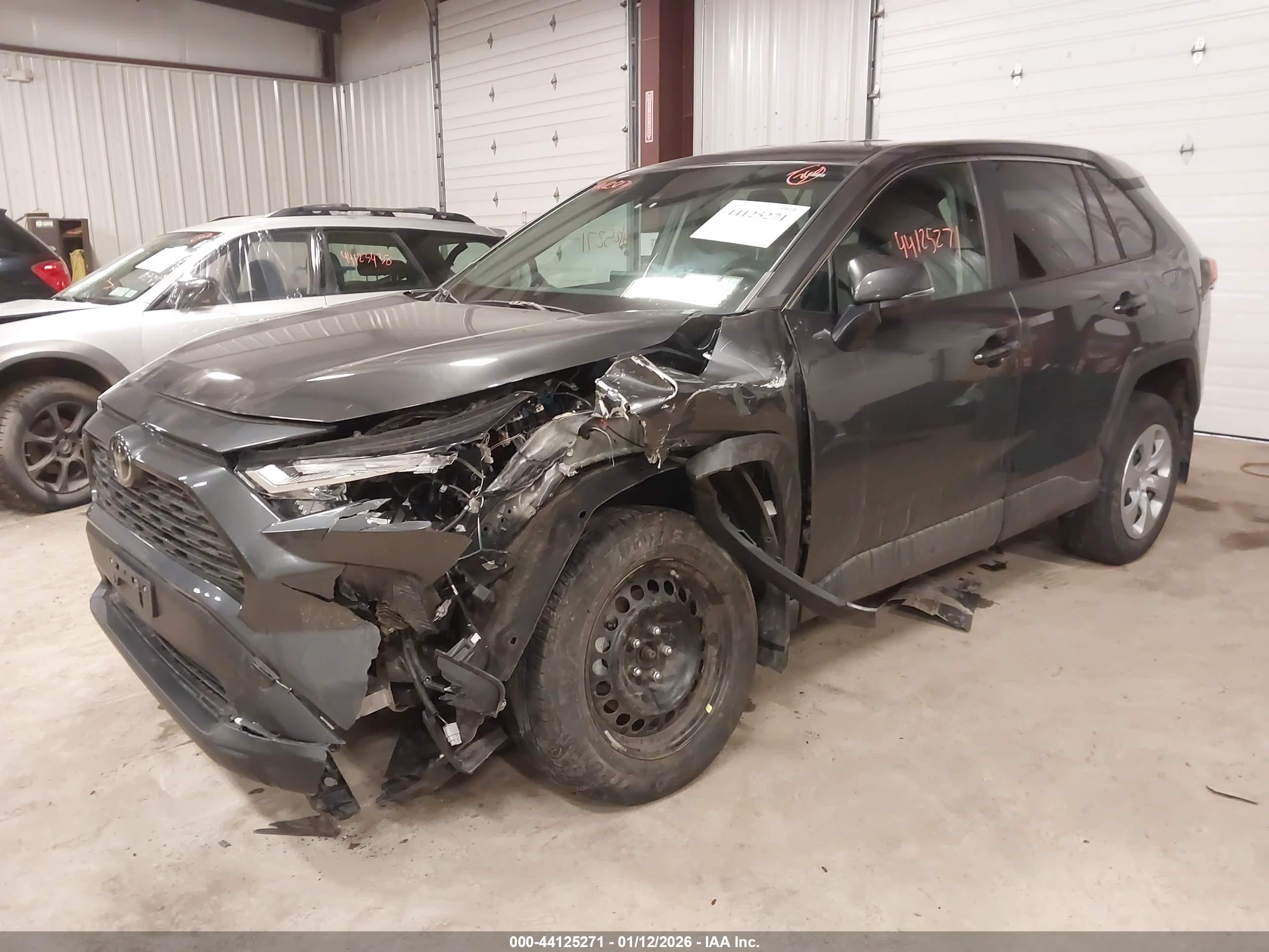 TOYOTA RAV4 image 2