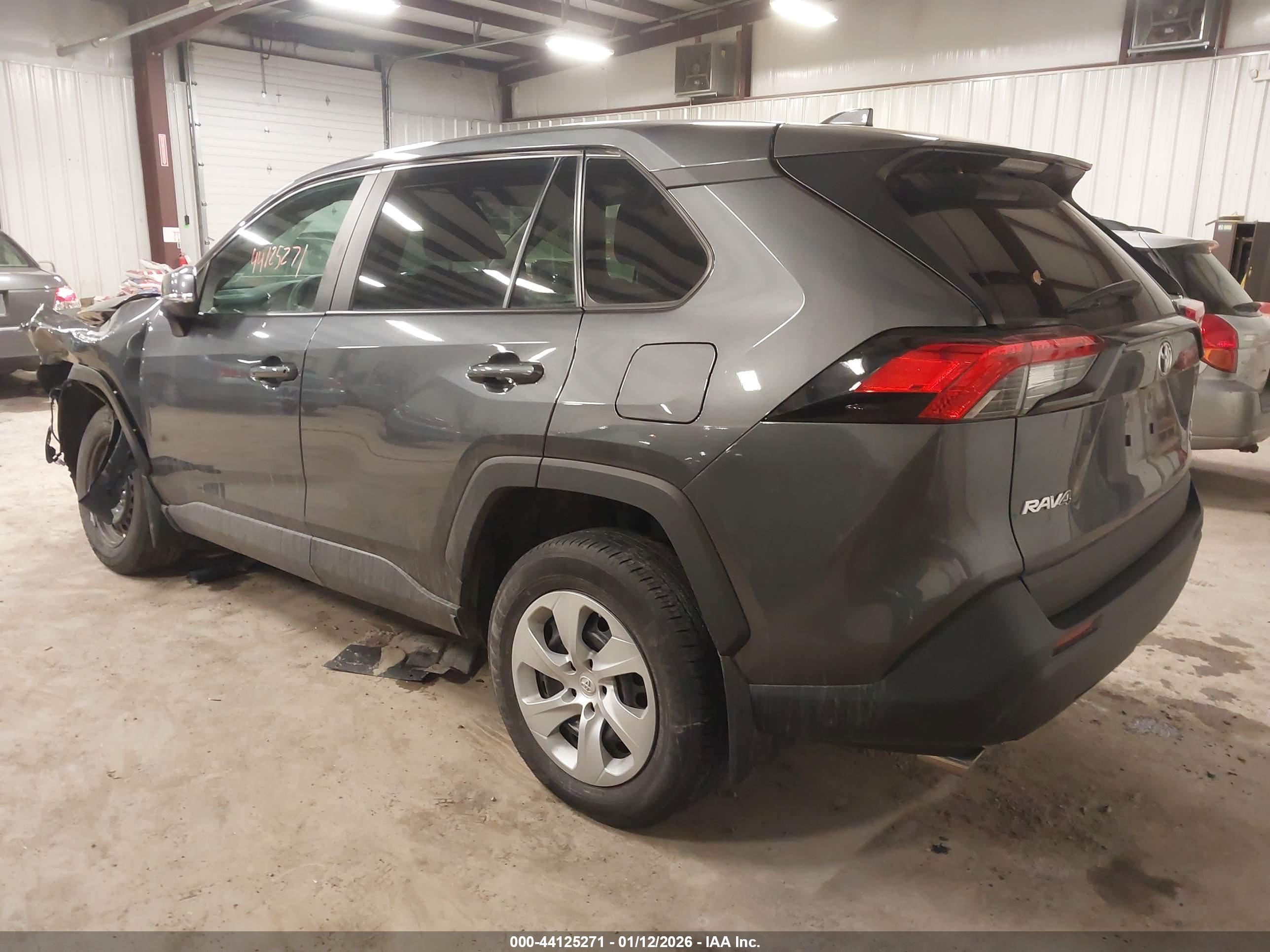 TOYOTA RAV4 image 3