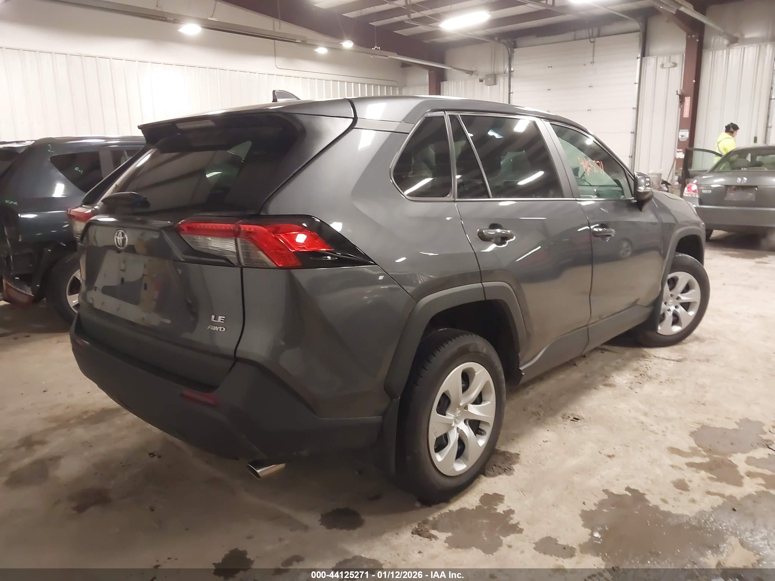 TOYOTA RAV4 image 4