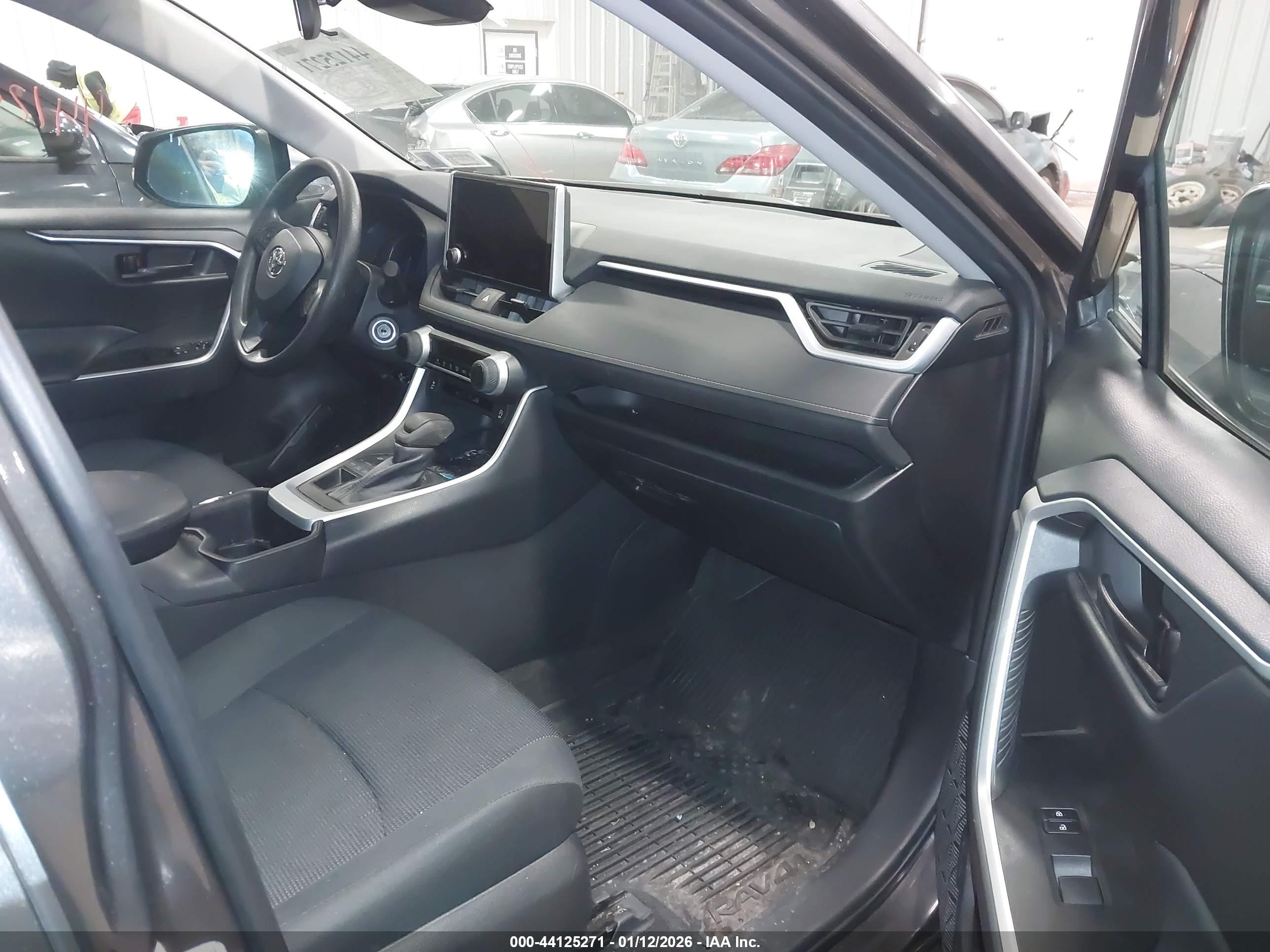 TOYOTA RAV4 image 5