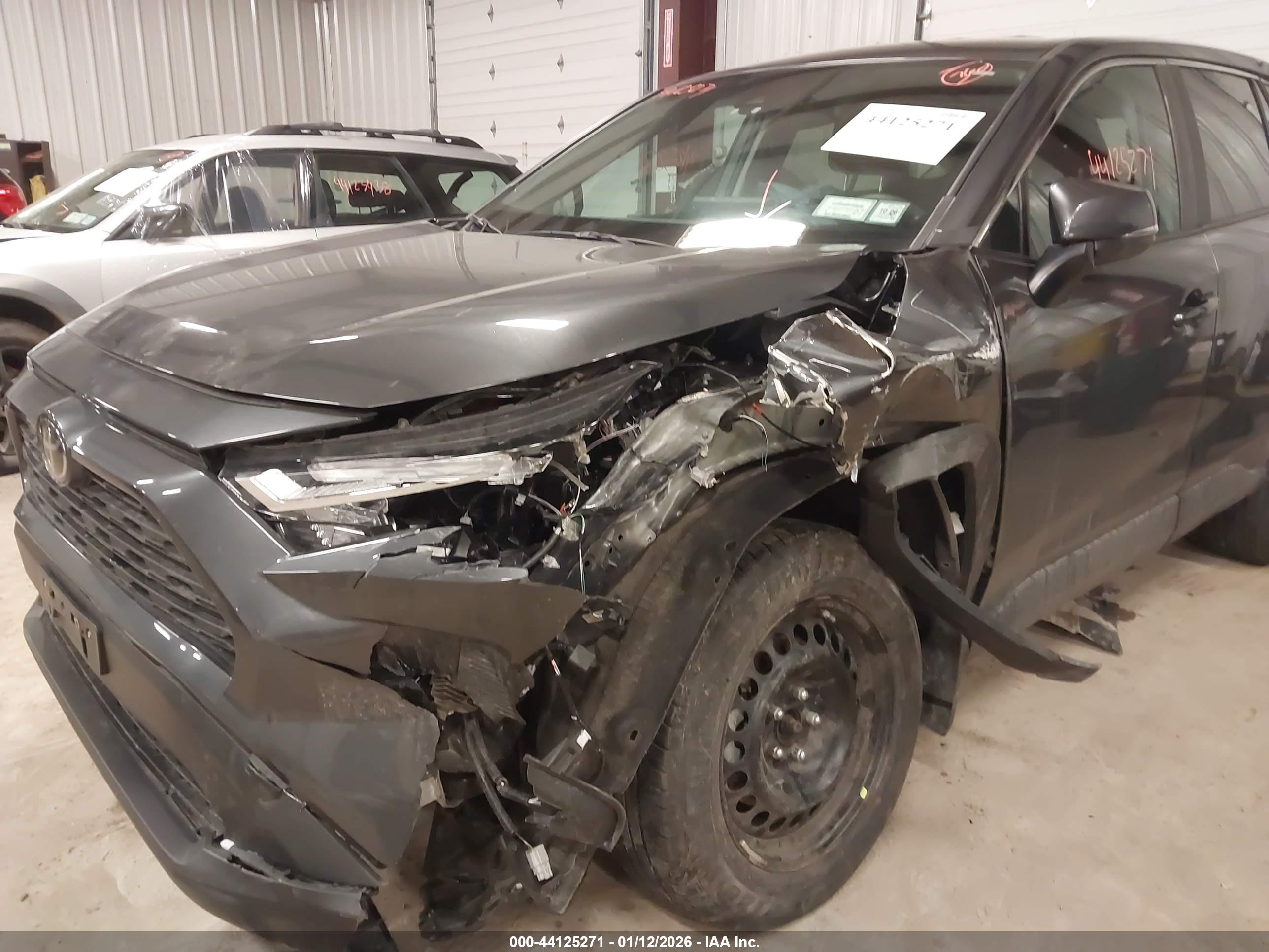 TOYOTA RAV4 image 6