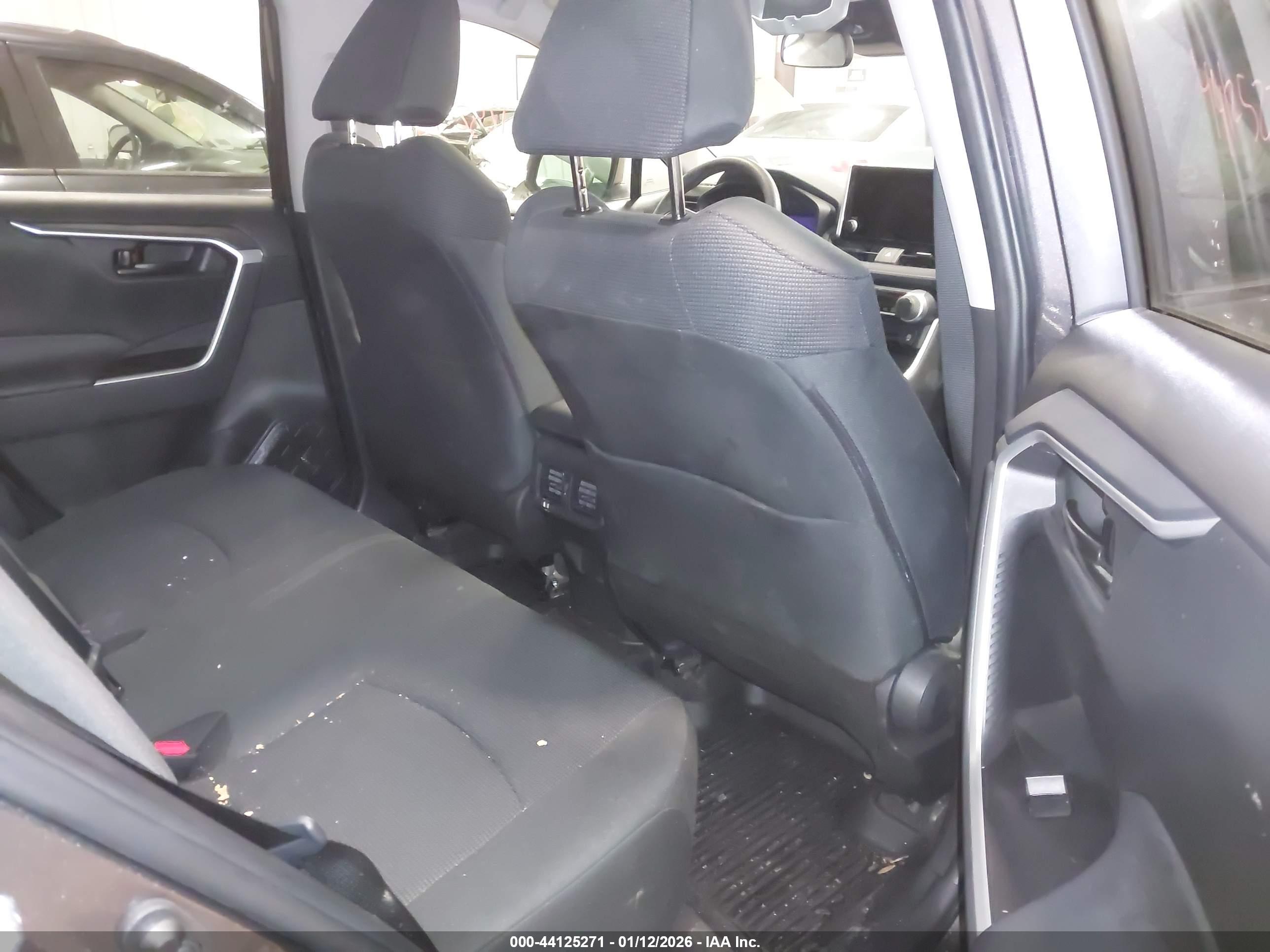 TOYOTA RAV4 image 8
