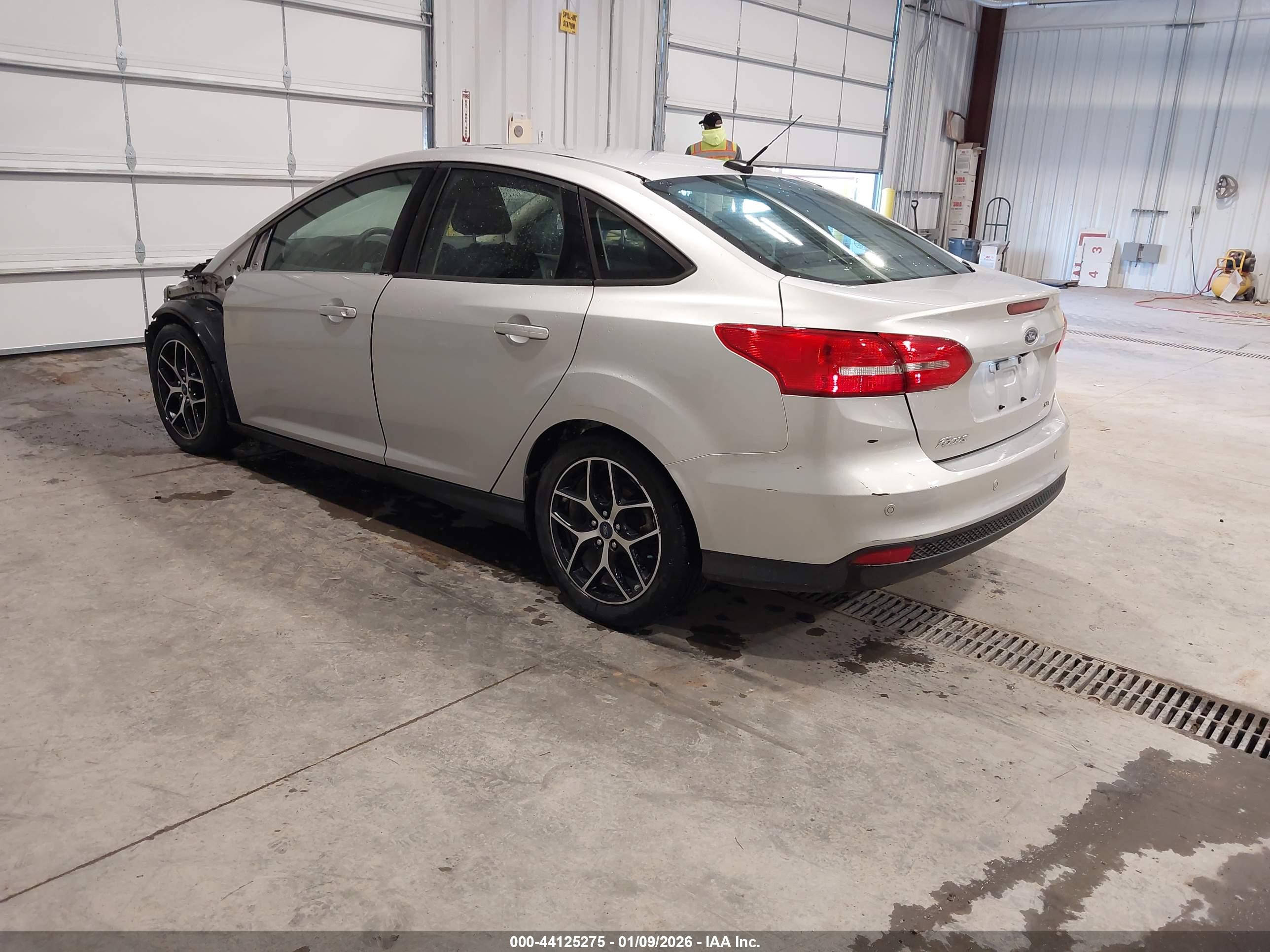 FORD FOCUS image 3