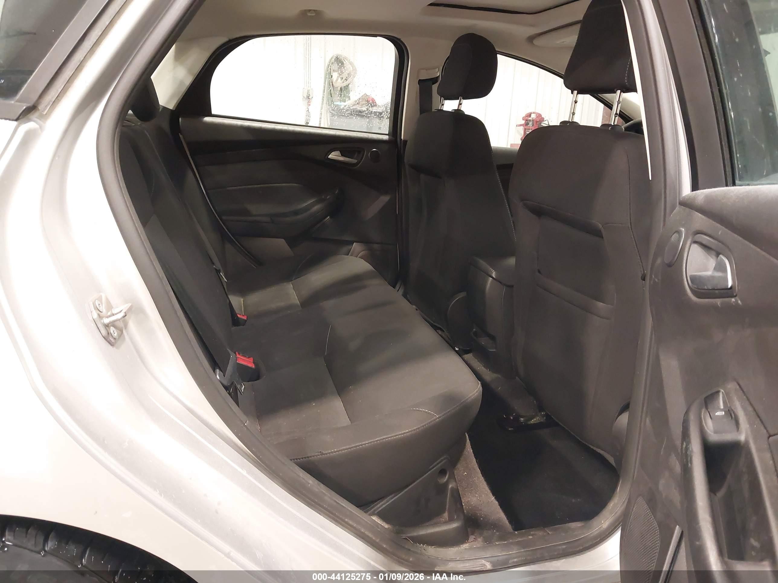 FORD FOCUS image 8
