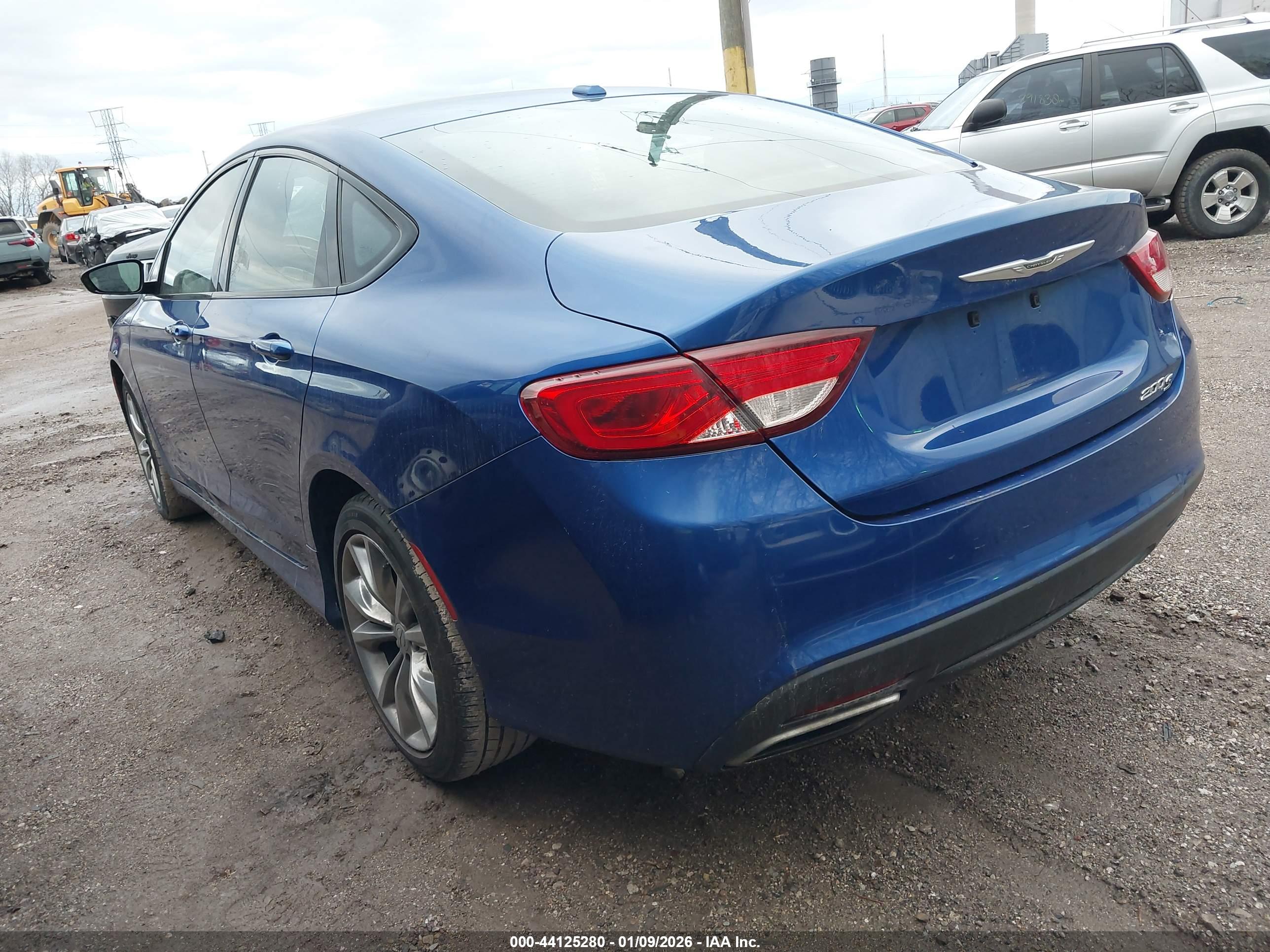 CHRYSLER 200 image 3