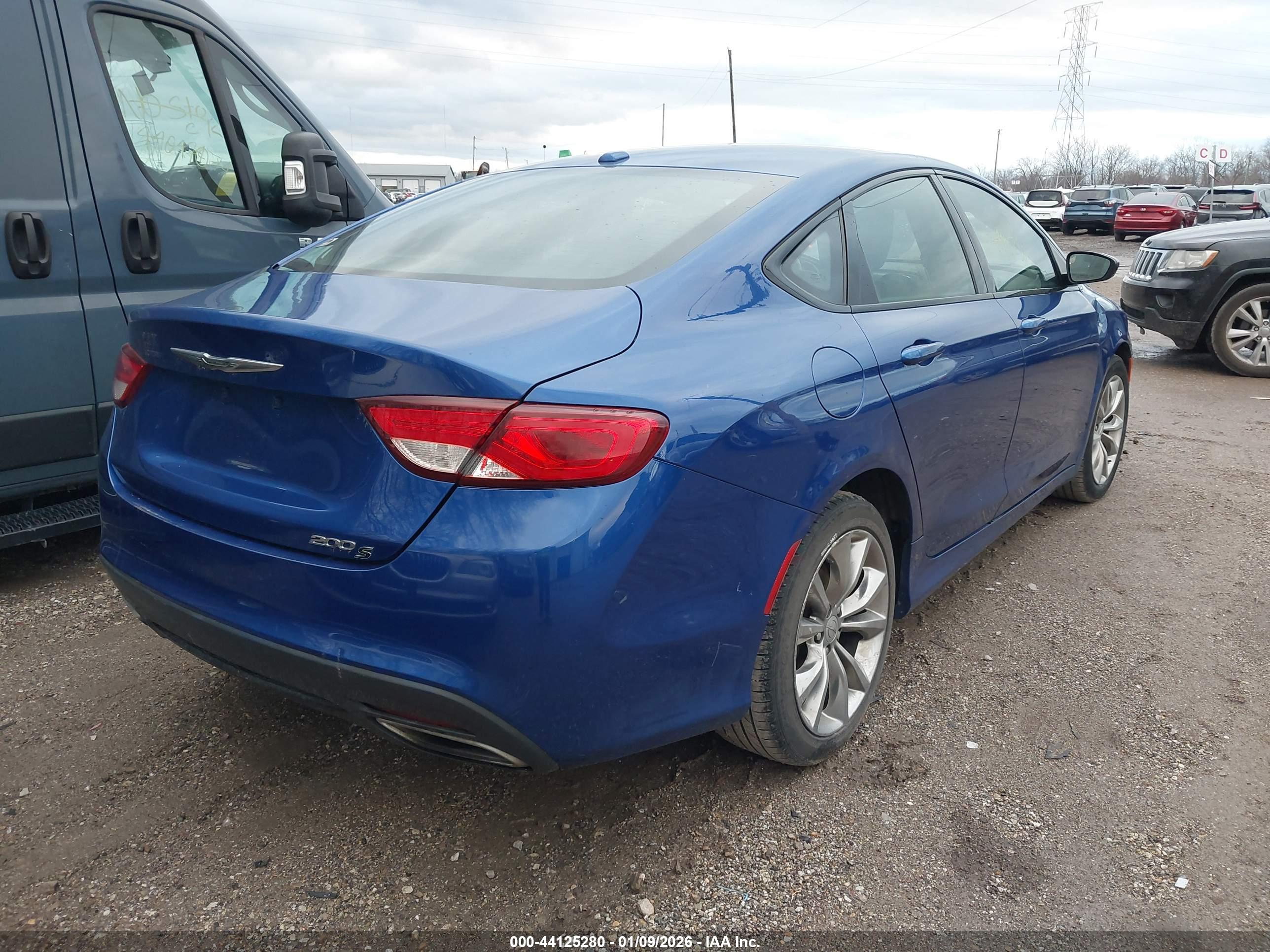 CHRYSLER 200 image 4
