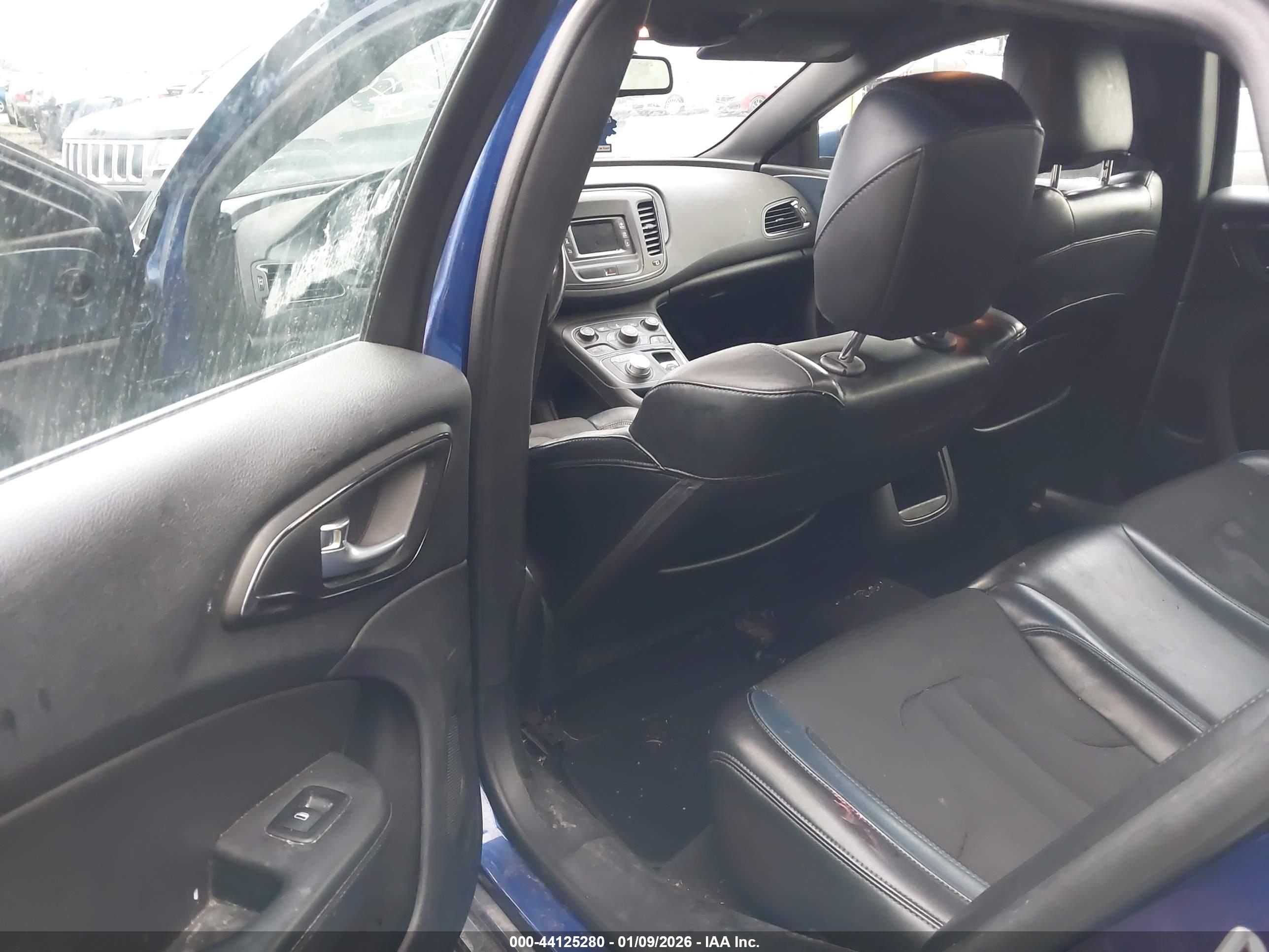 CHRYSLER 200 image 8