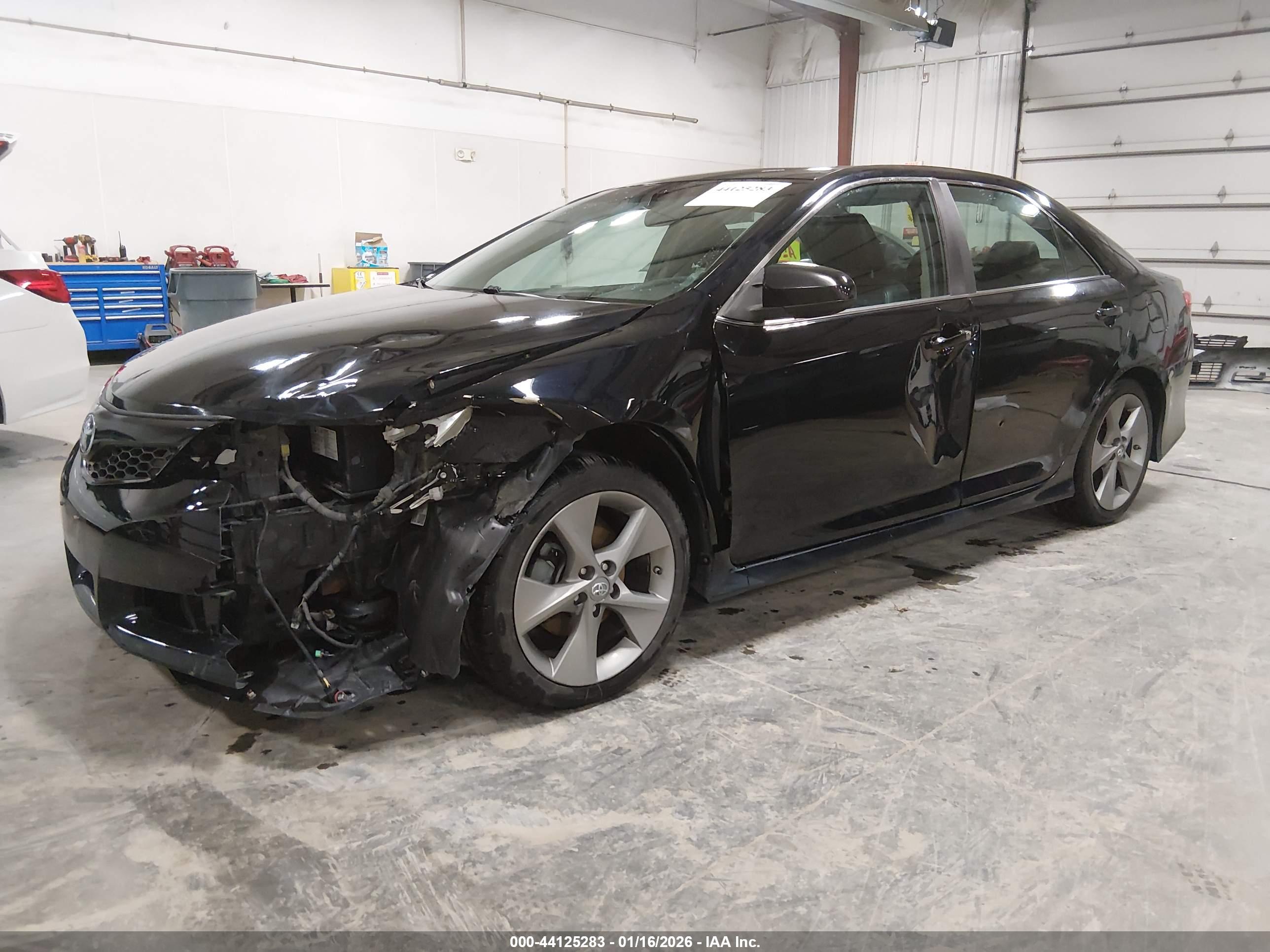 TOYOTA CAMRY image 2