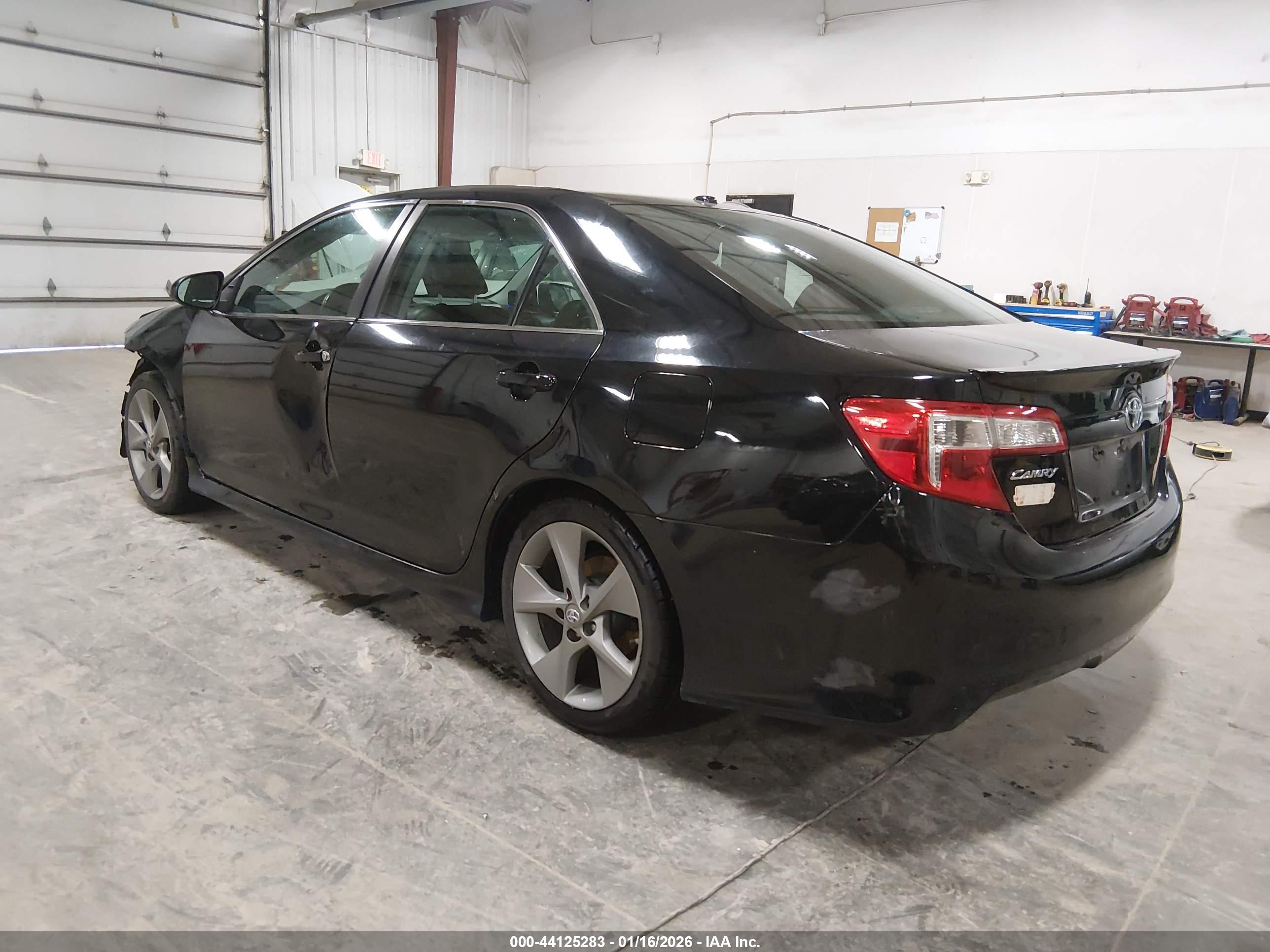 TOYOTA CAMRY image 3
