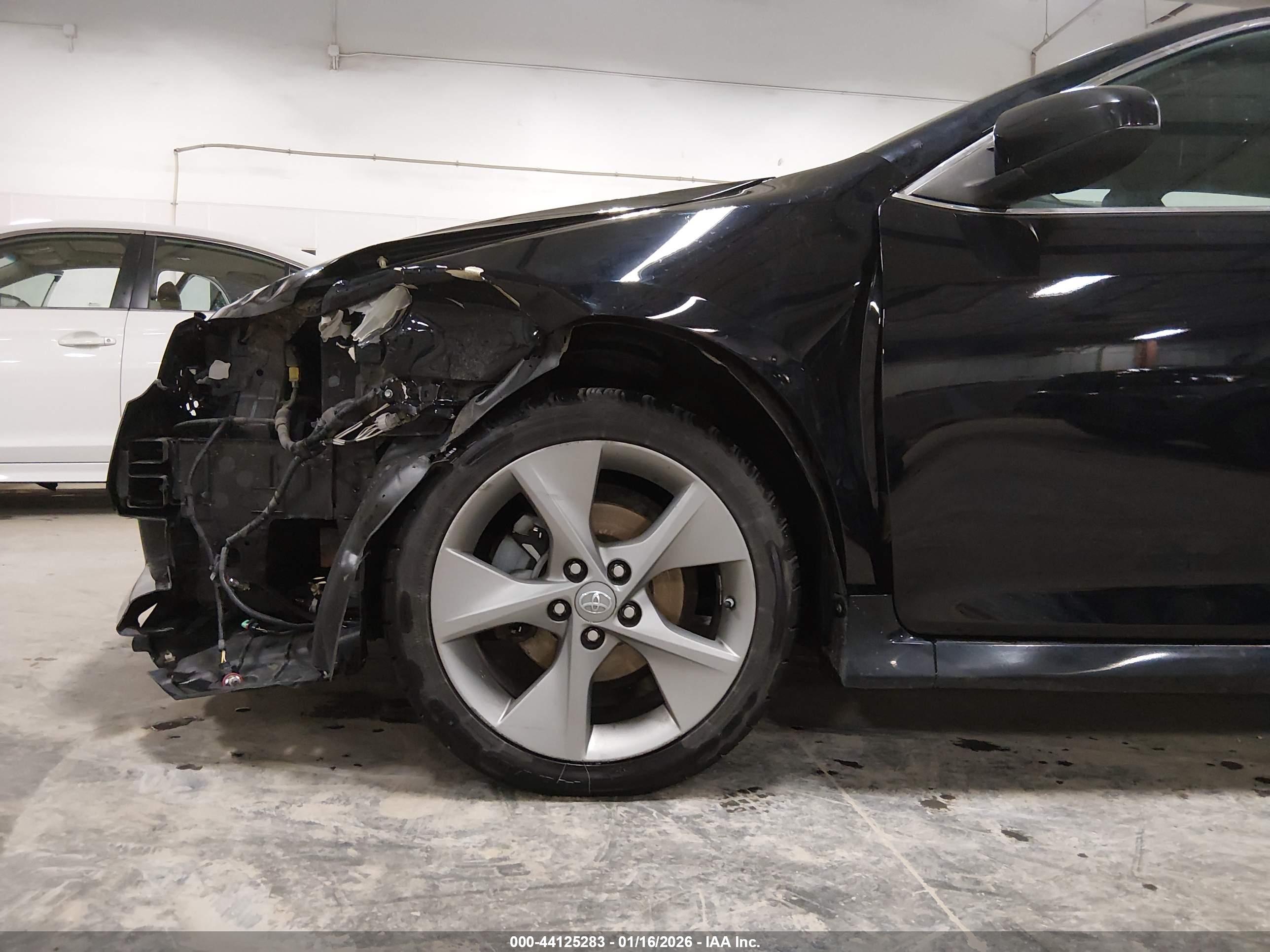 TOYOTA CAMRY image 6
