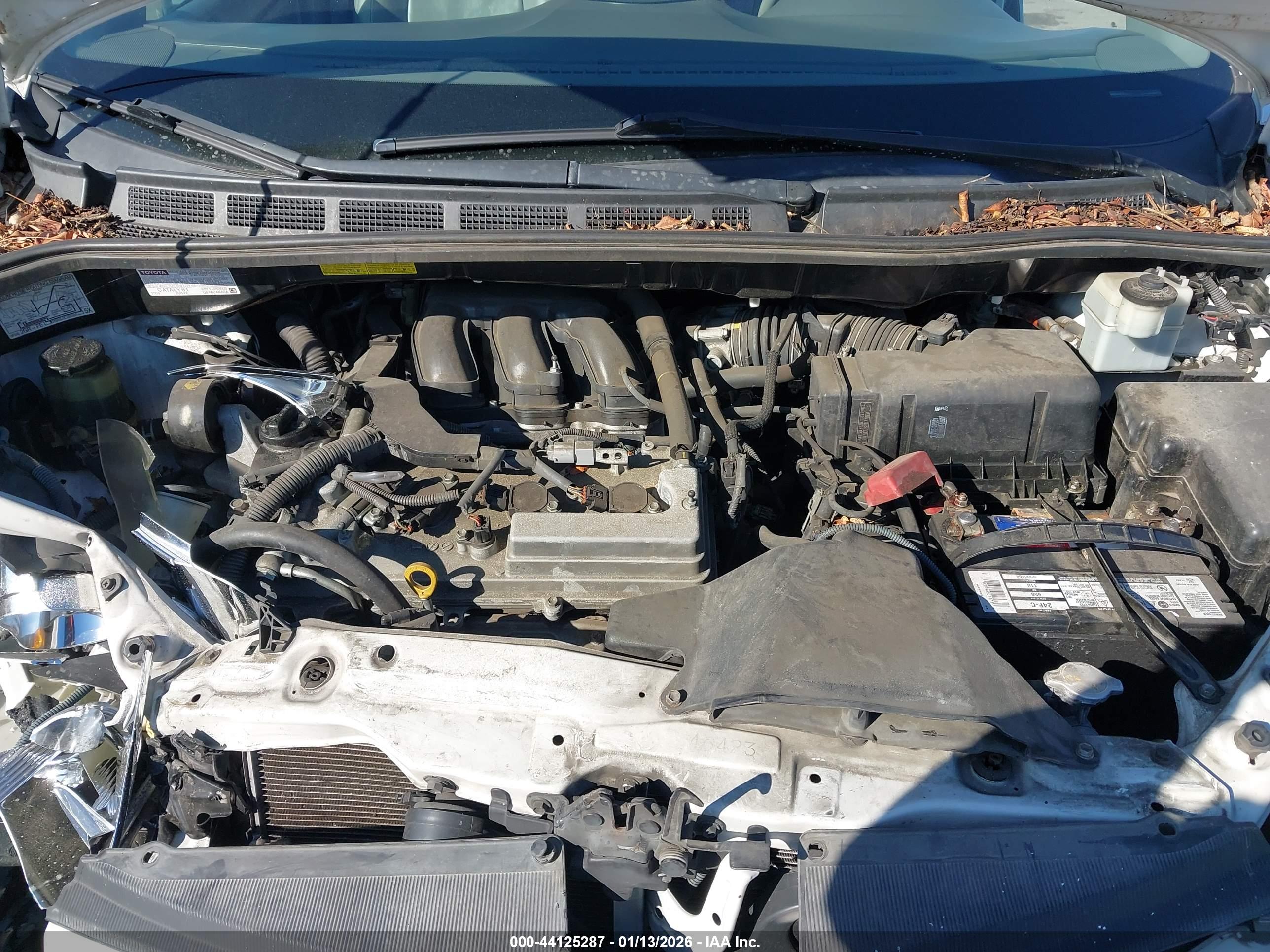 TOYOTA SIENNA image 10