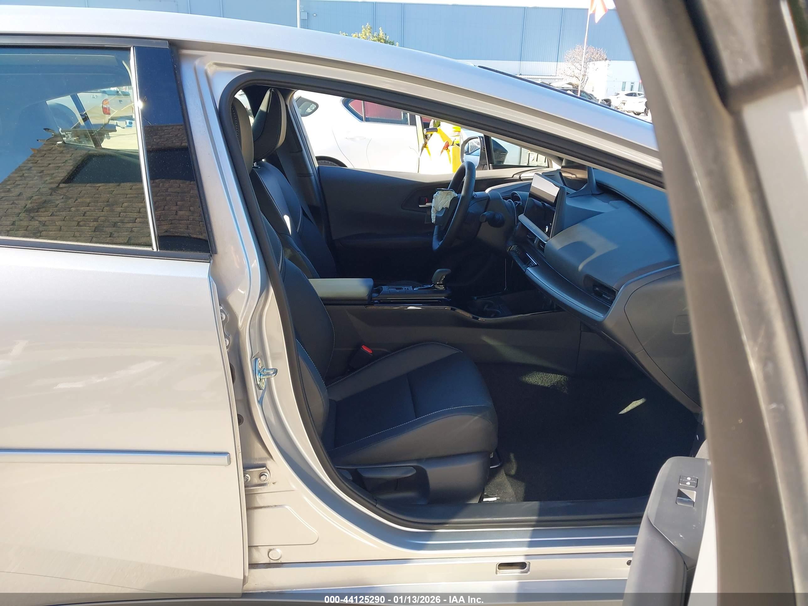 TOYOTA PRIUS image 5