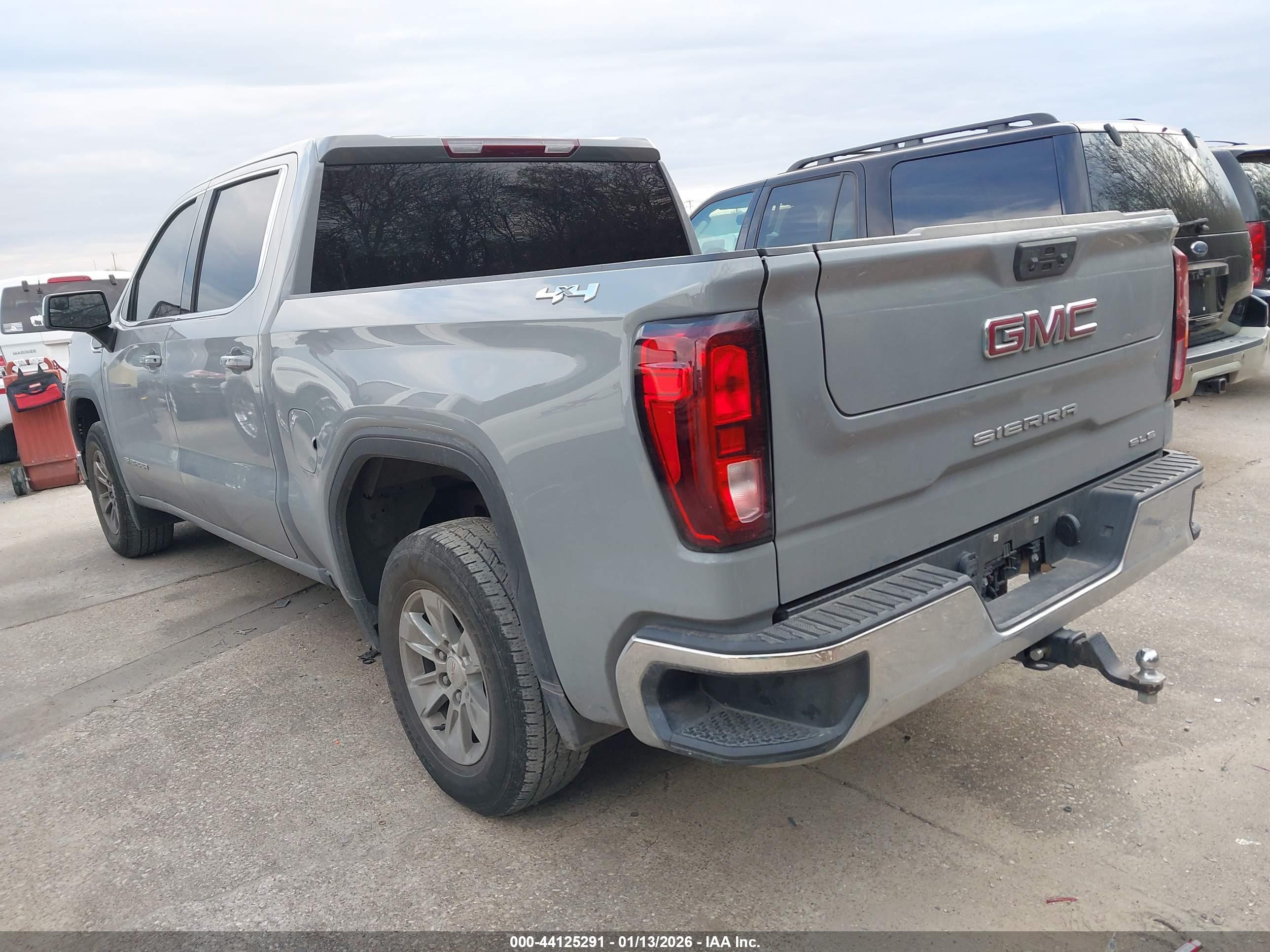 GMC SIERRA image 3