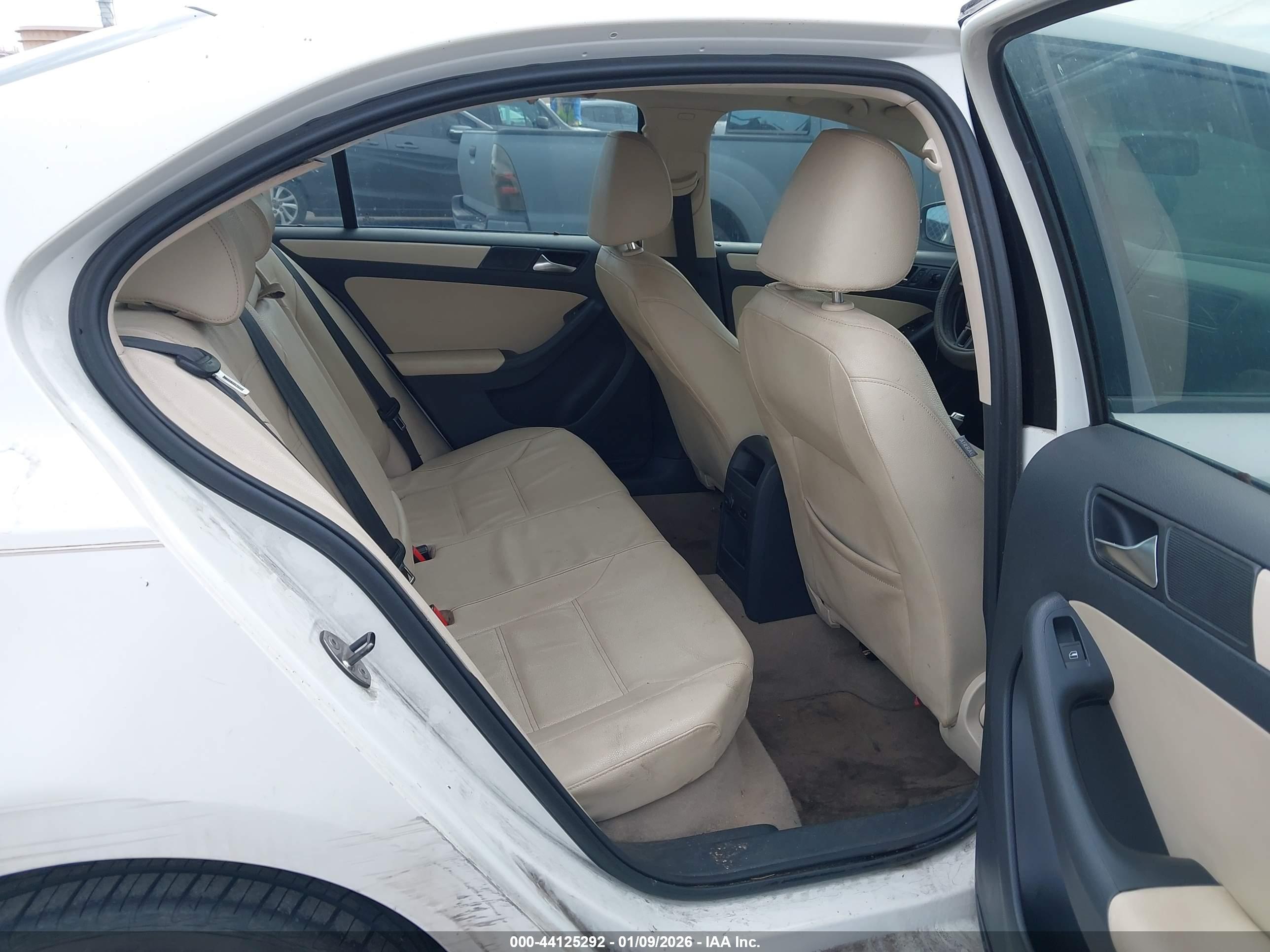 VOLKSWAGEN JETTA image 8